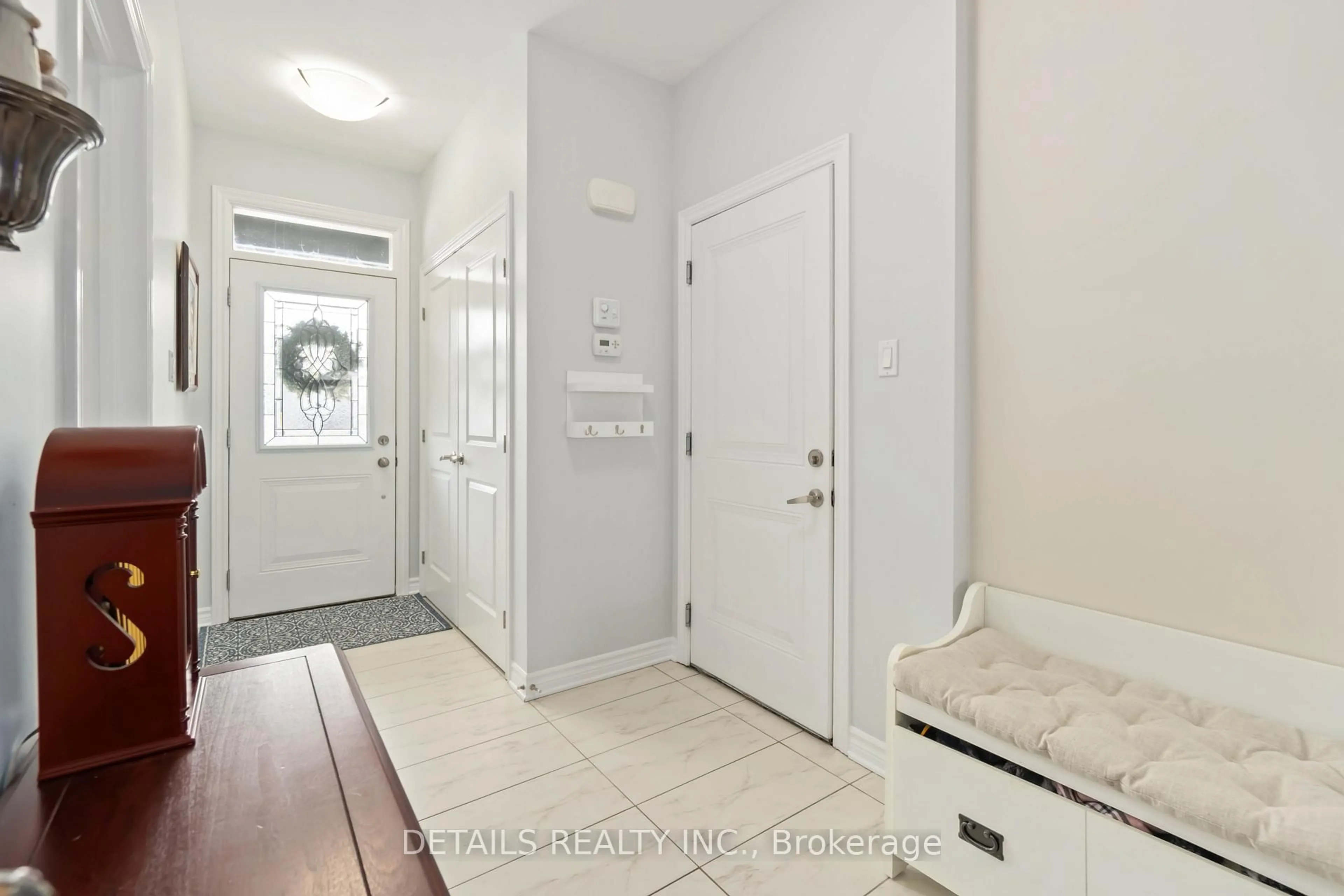 Indoor entryway for 259 Merrithew St, Almonte Ontario K0A 1A0