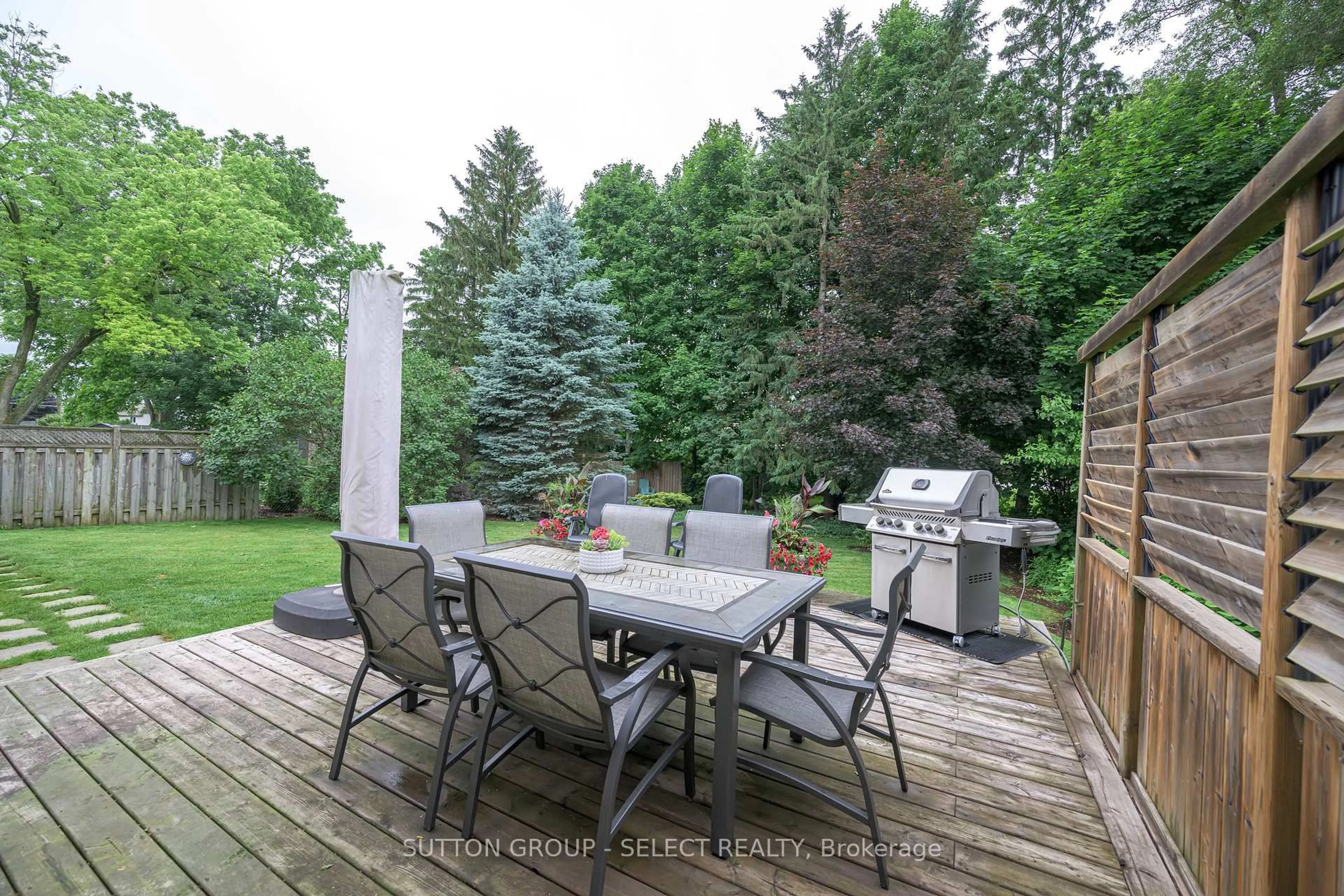 Patio, street for 643 Dunboyne Cres, London North Ontario N5X 1Y1