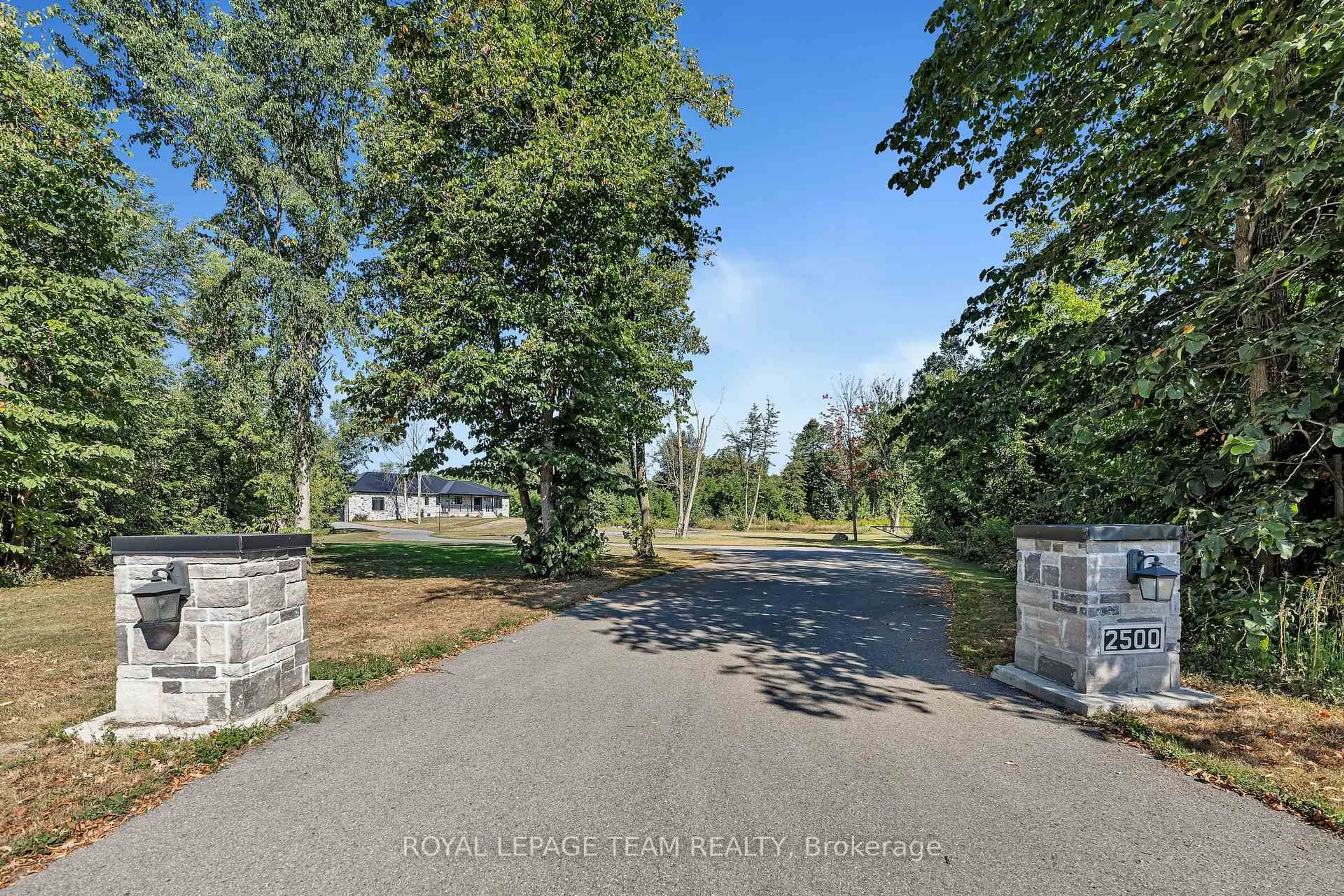 A pic from outside/outdoor area/front of a property/back of a property/a pic from drone, unknown for 2500 Kearns Way, Greely Ontario K4P 1R9