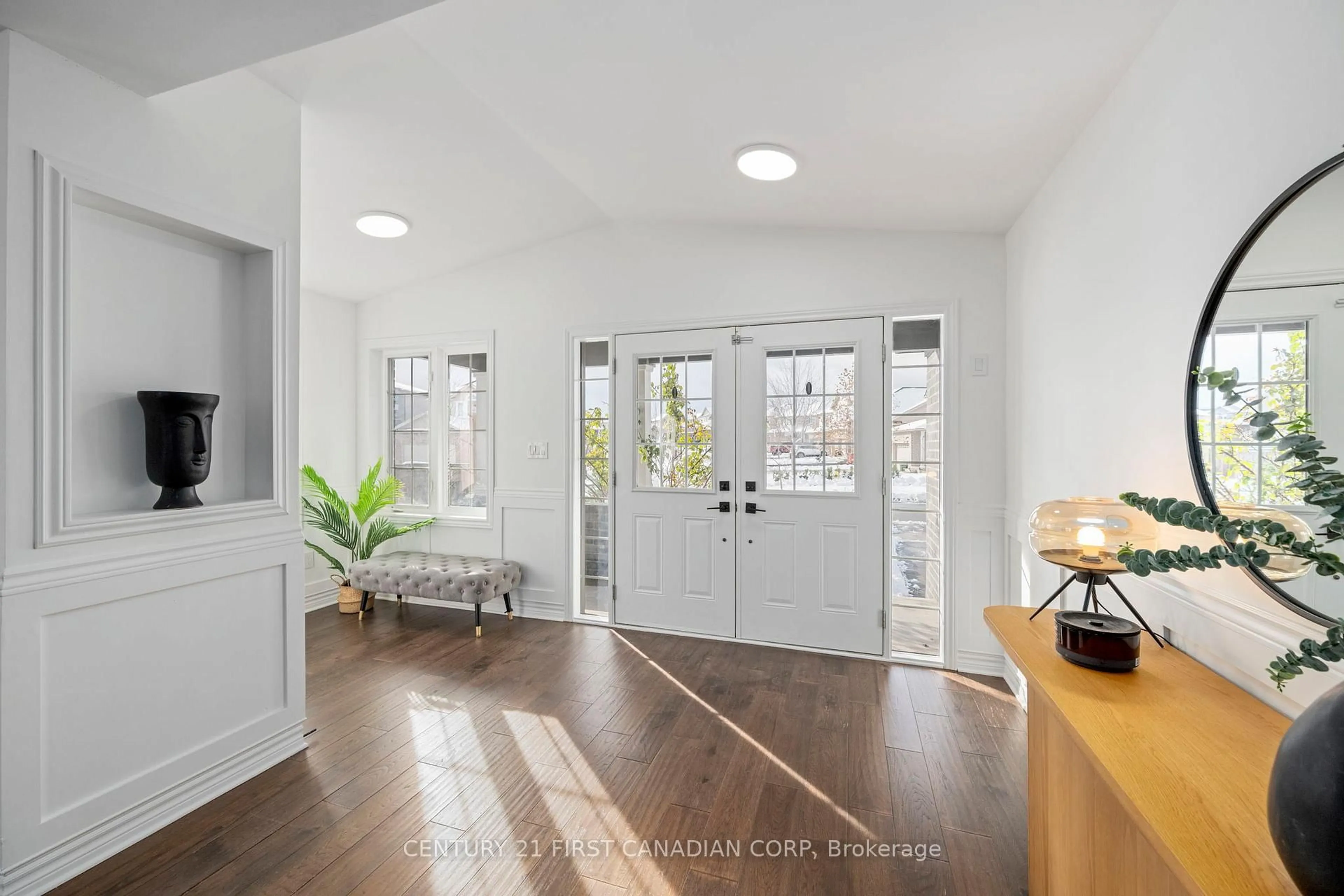 Indoor entryway for 1942 Wateroak Dr, London North Ontario N6G 0M7