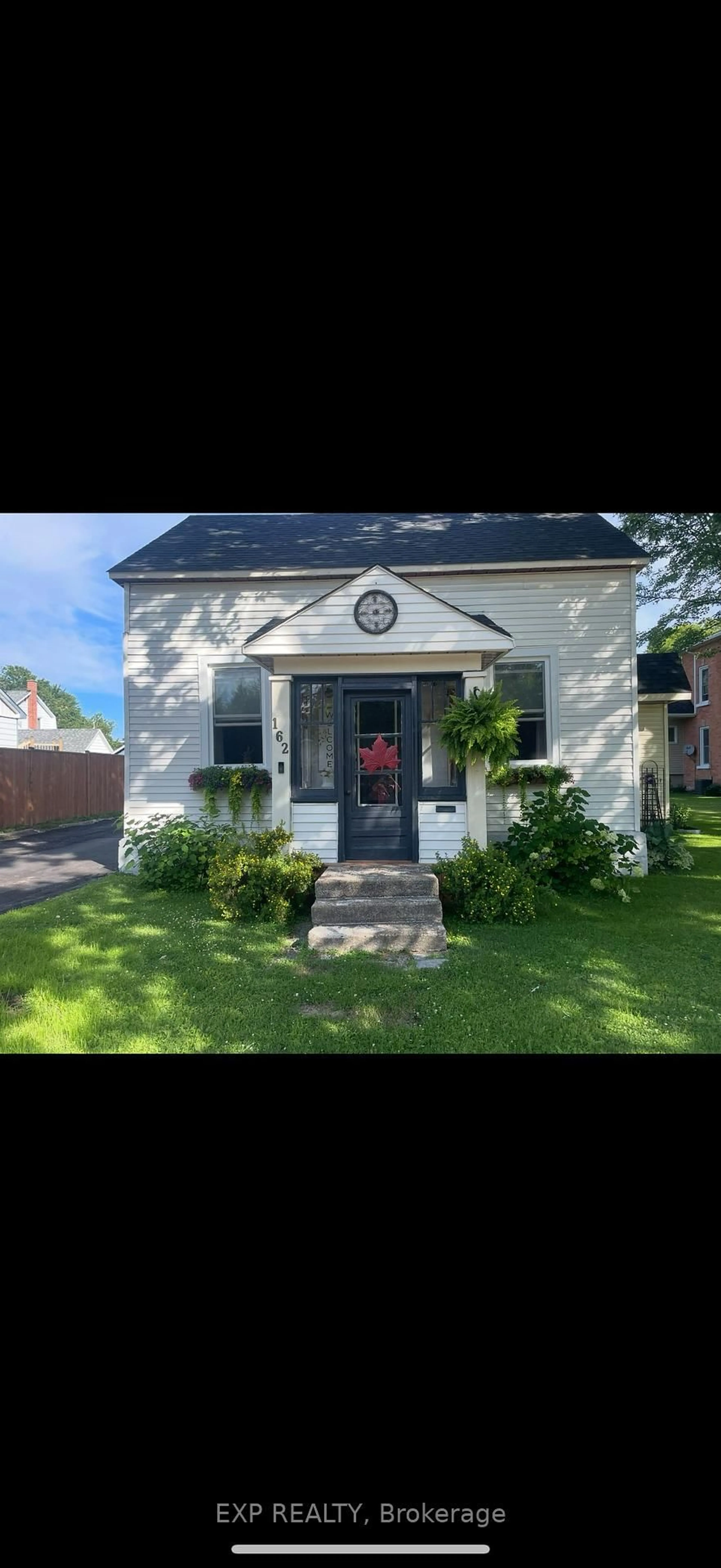 A pic from outside/outdoor area/front of a property/back of a property/a pic from drone, street for 162 Hincks Ave, Renfrew Ontario K7V 3S9