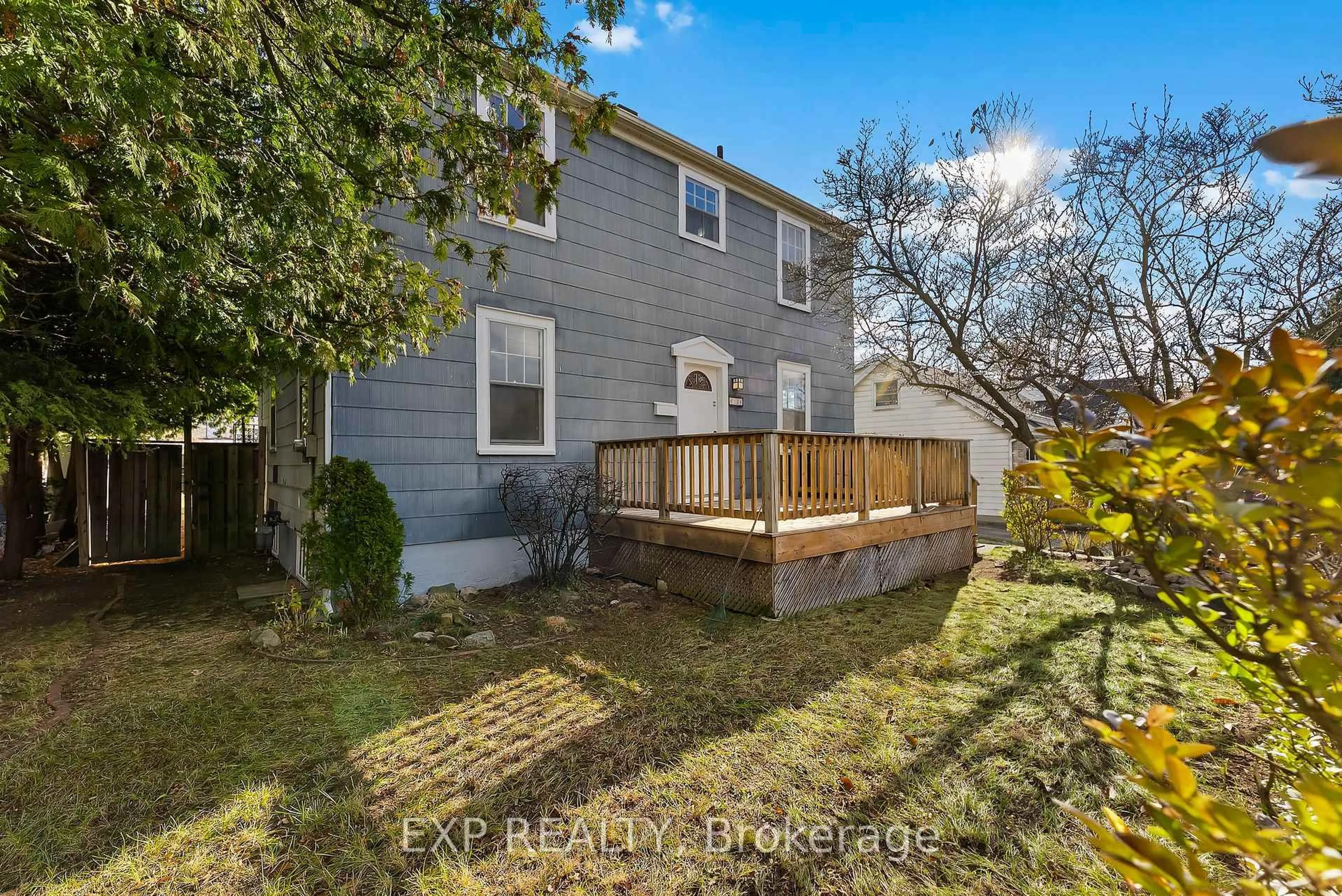 A pic from outside/outdoor area/front of a property/back of a property/a pic from drone, unknown for 6220 Drummond Rd, Niagara Falls Ontario L2G 4M6