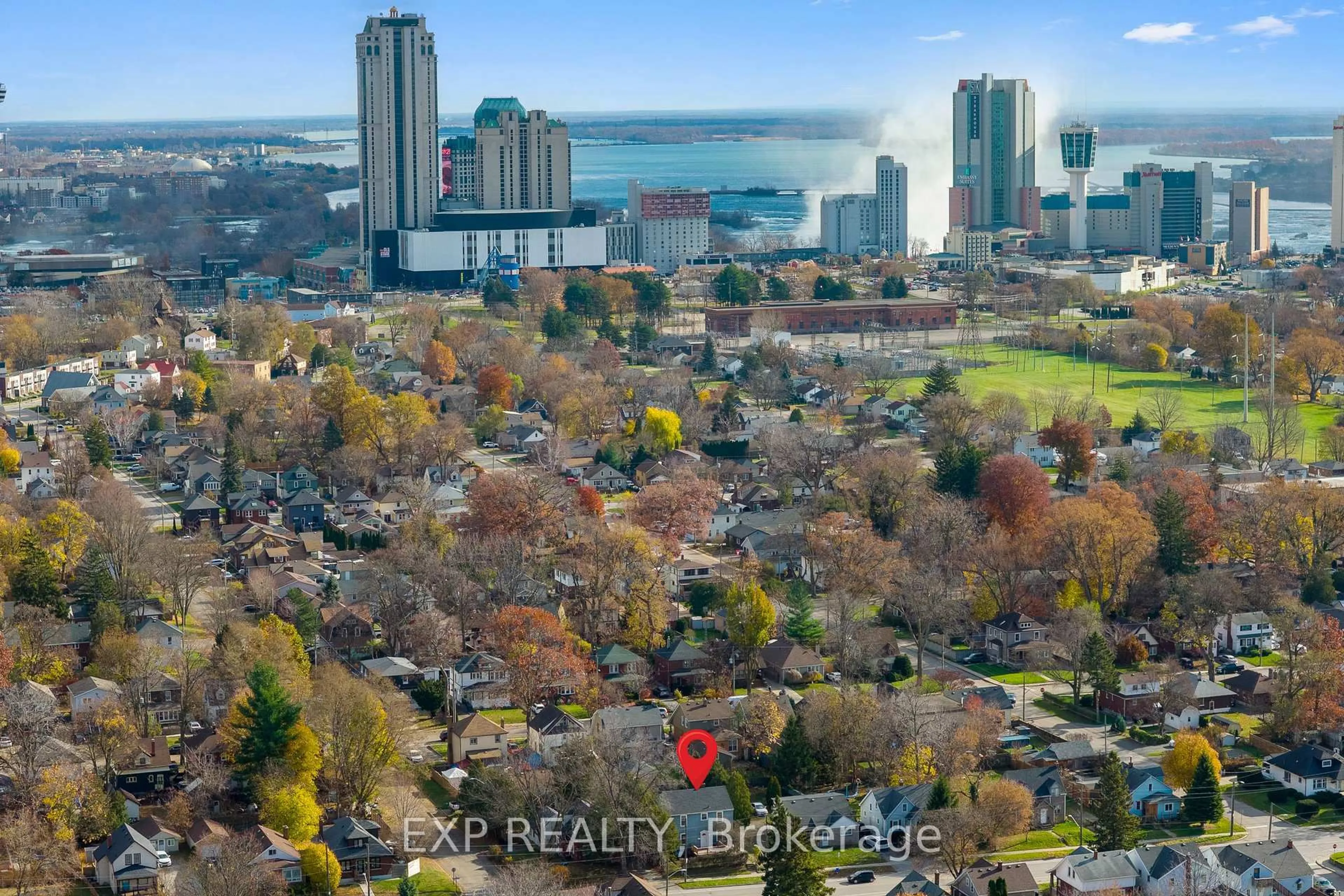 A pic from outside/outdoor area/front of a property/back of a property/a pic from drone, unknown for 6220 Drummond Rd, Niagara Falls Ontario L2G 4M6