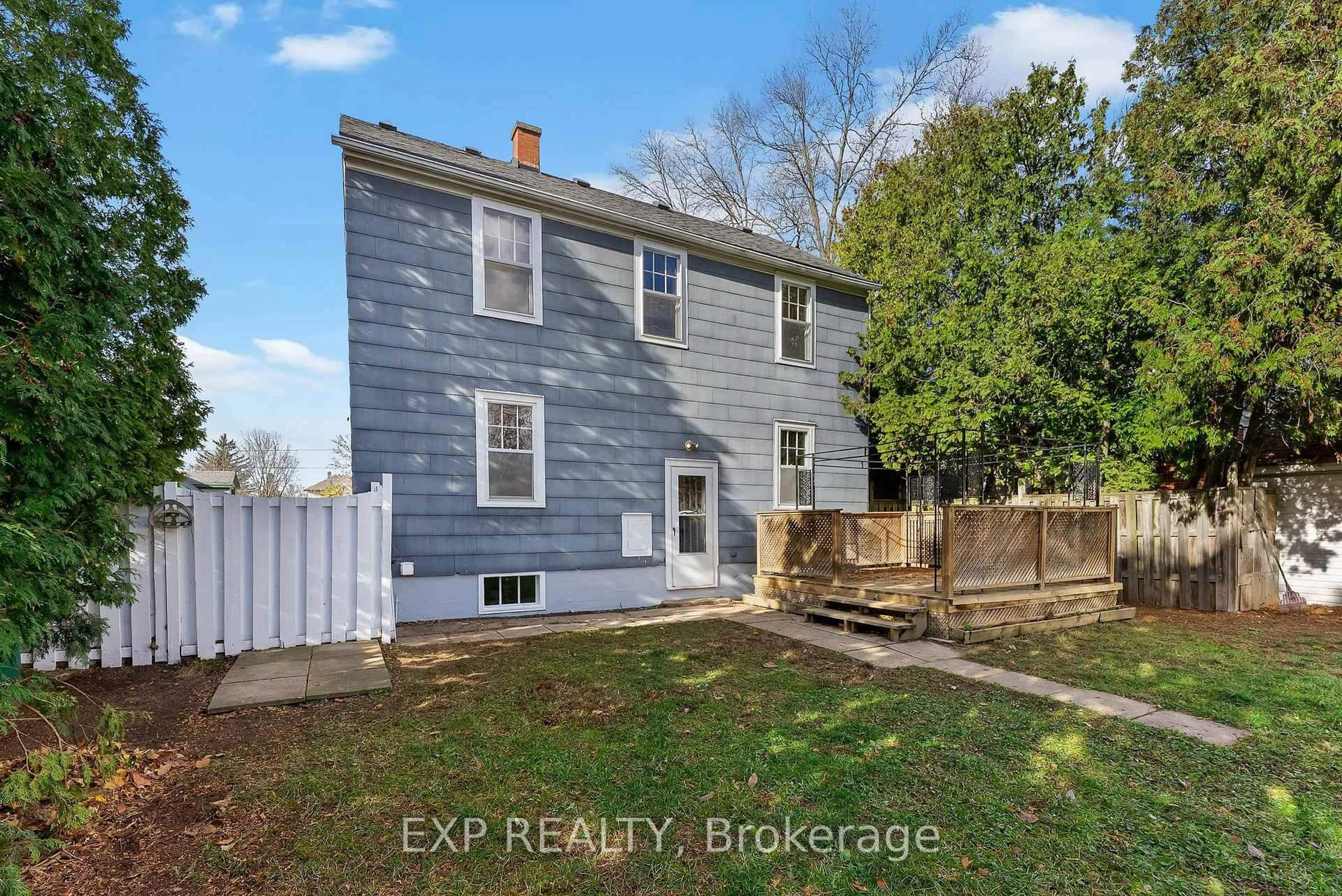 A pic from outside/outdoor area/front of a property/back of a property/a pic from drone, street for 6220 Drummond Rd, Niagara Falls Ontario L2G 4M6