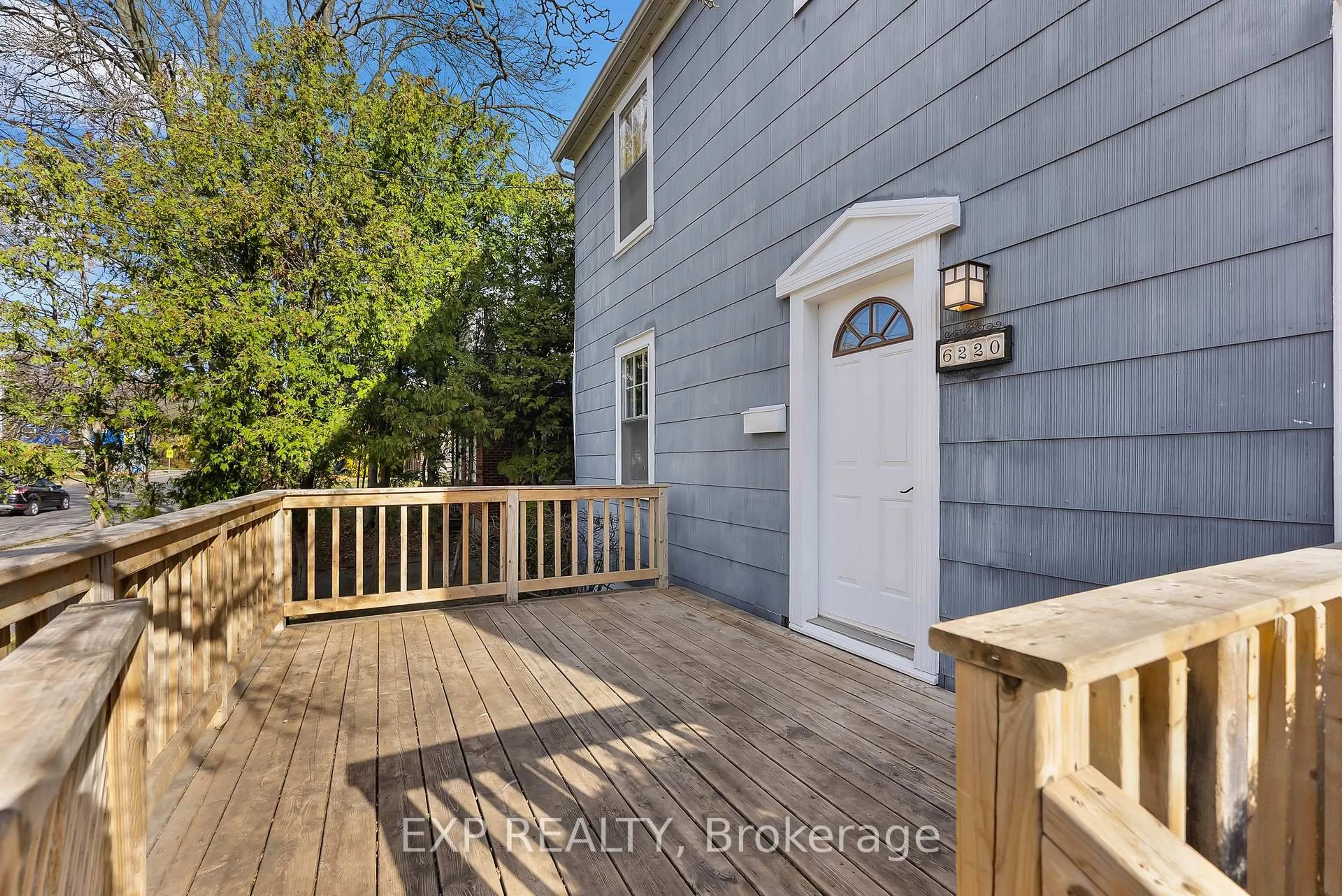 Patio, street for 6220 Drummond Rd, Niagara Falls Ontario L2G 4M6