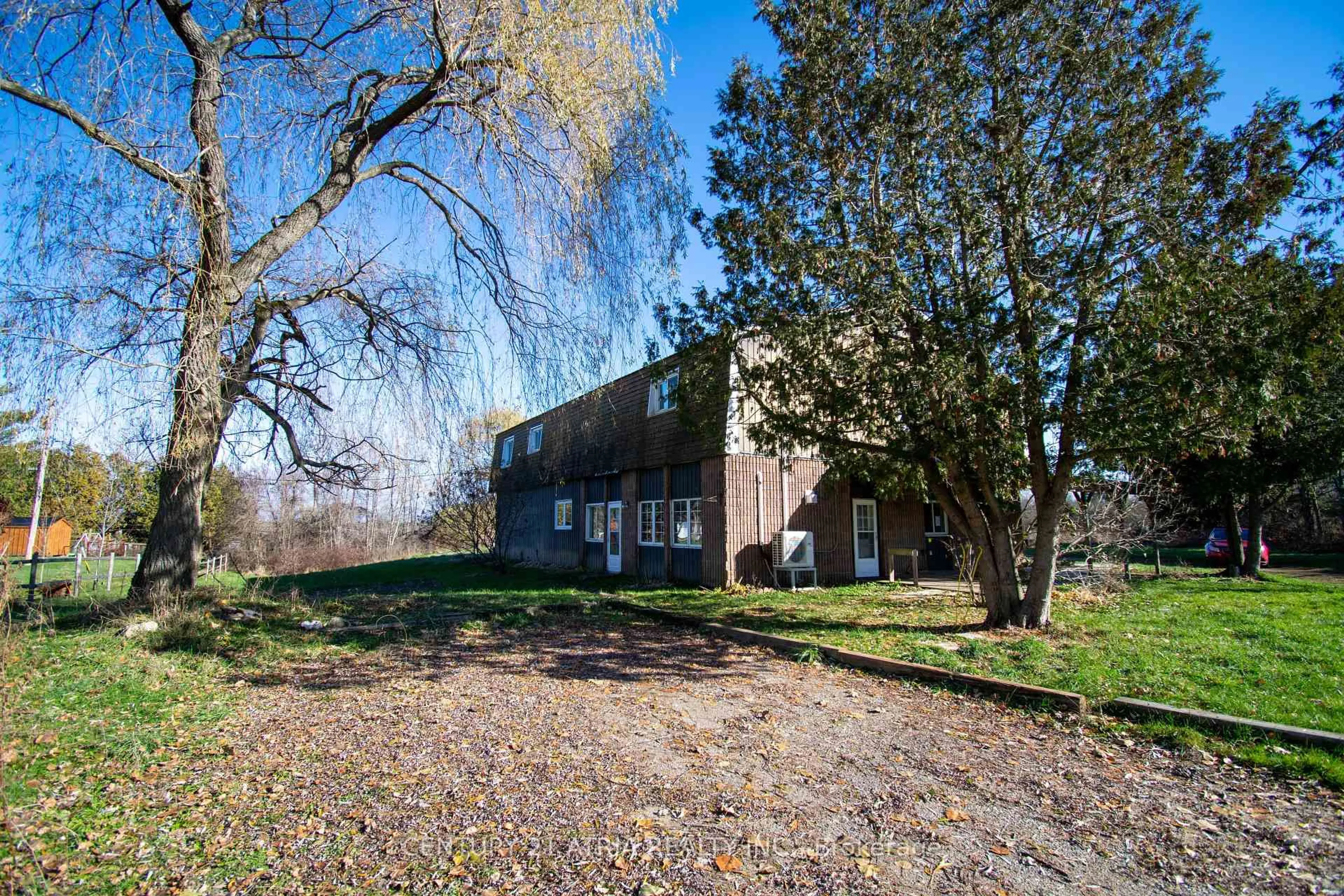 A pic from outside/outdoor area/front of a property/back of a property/a pic from drone, building for 119 Knapp St, Rideau Lakes Ontario K0G 1E0