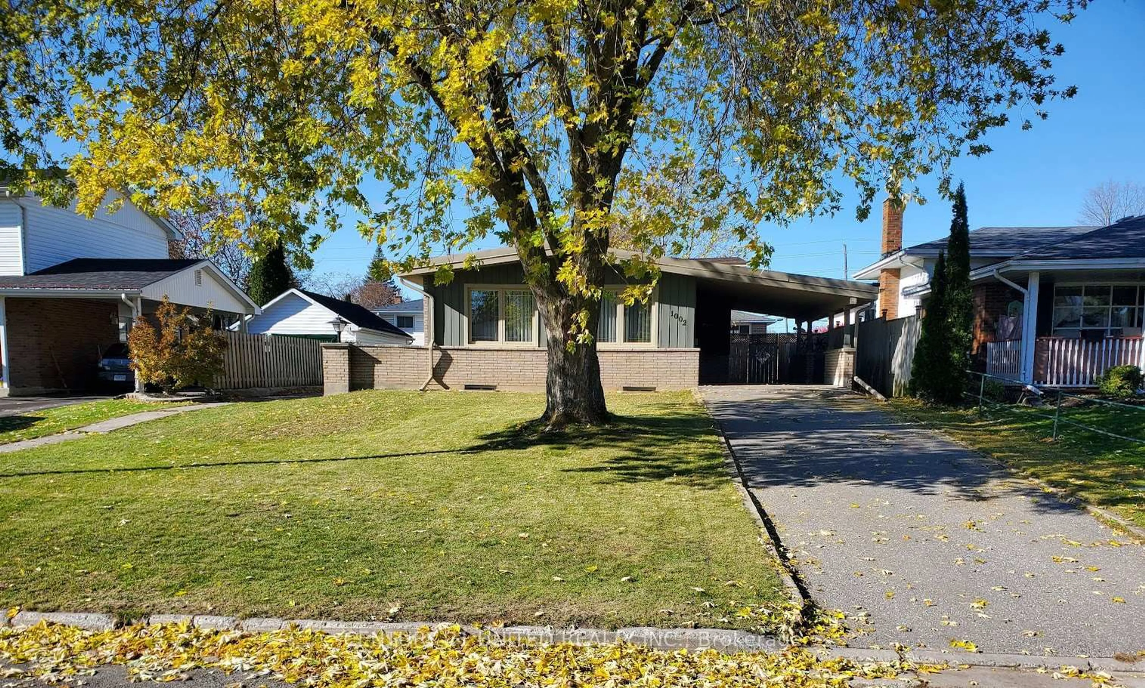 A pic from outside/outdoor area/front of a property/back of a property/a pic from drone, street for 1002 Albany Crt, Peterborough Ontario K9J 1J2