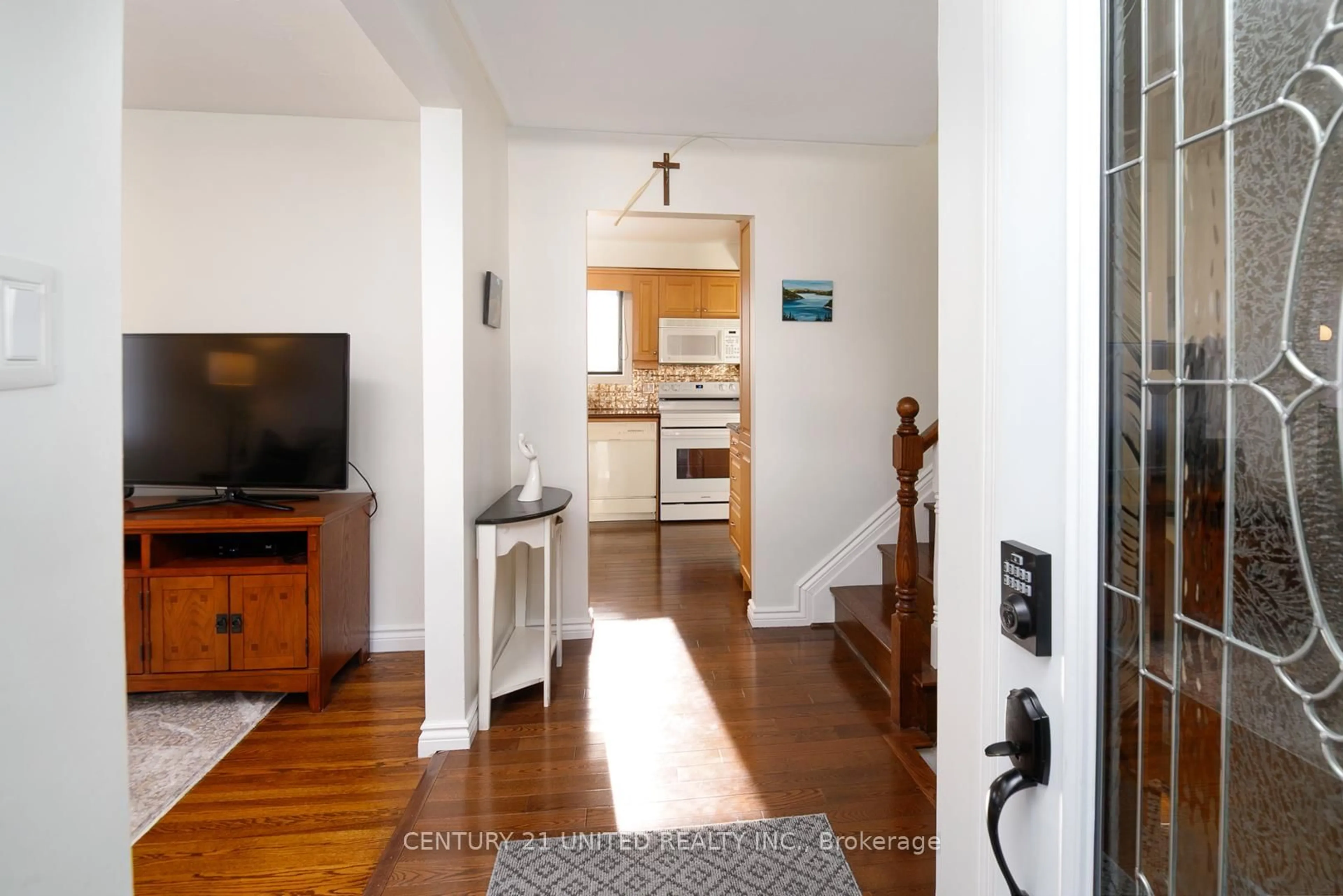 Indoor entryway for 1002 Albany Crt, Peterborough Ontario K9J 1J2