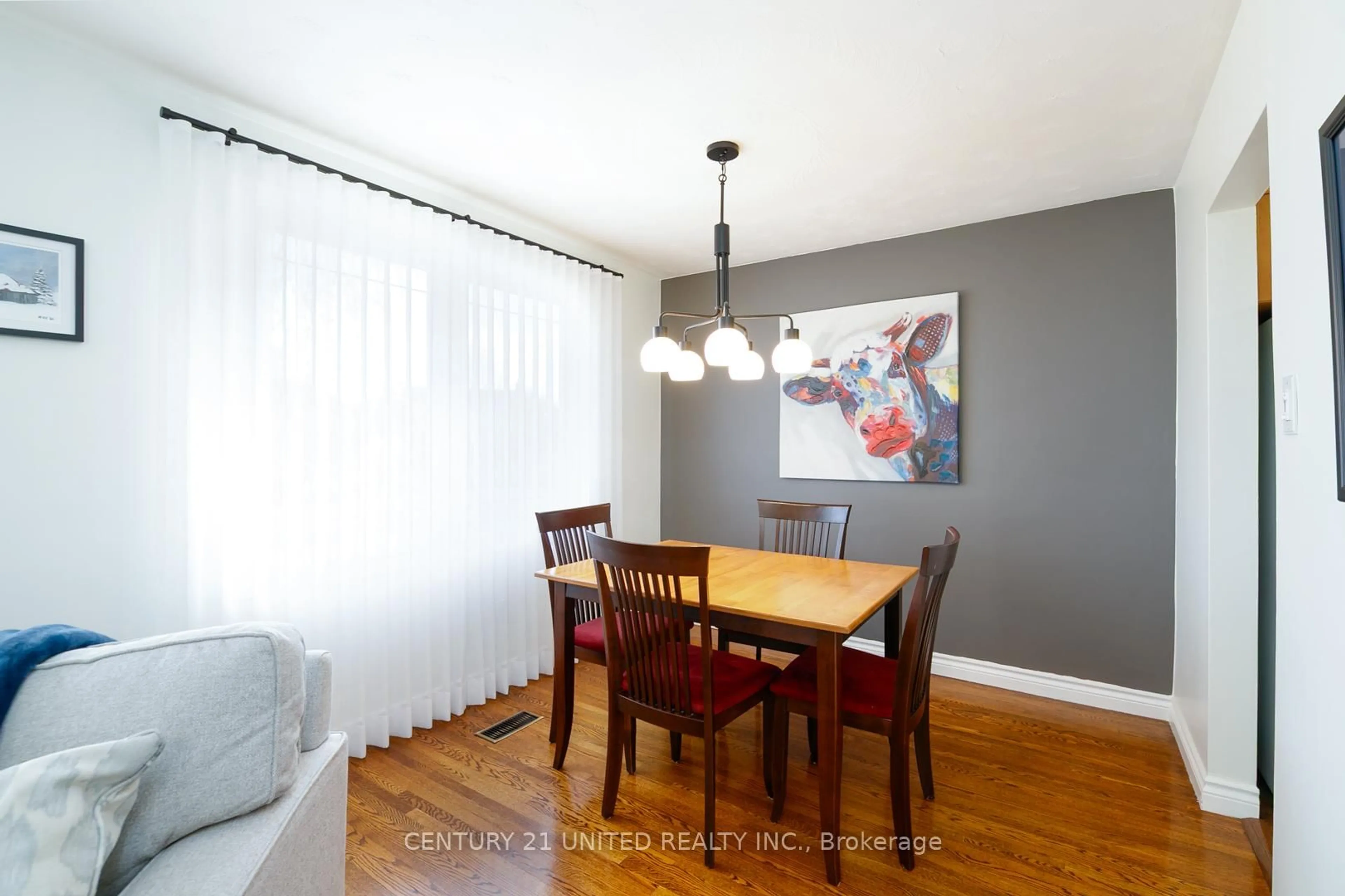 Dining room, wood/laminate floor for 1002 Albany Crt, Peterborough Ontario K9J 1J2