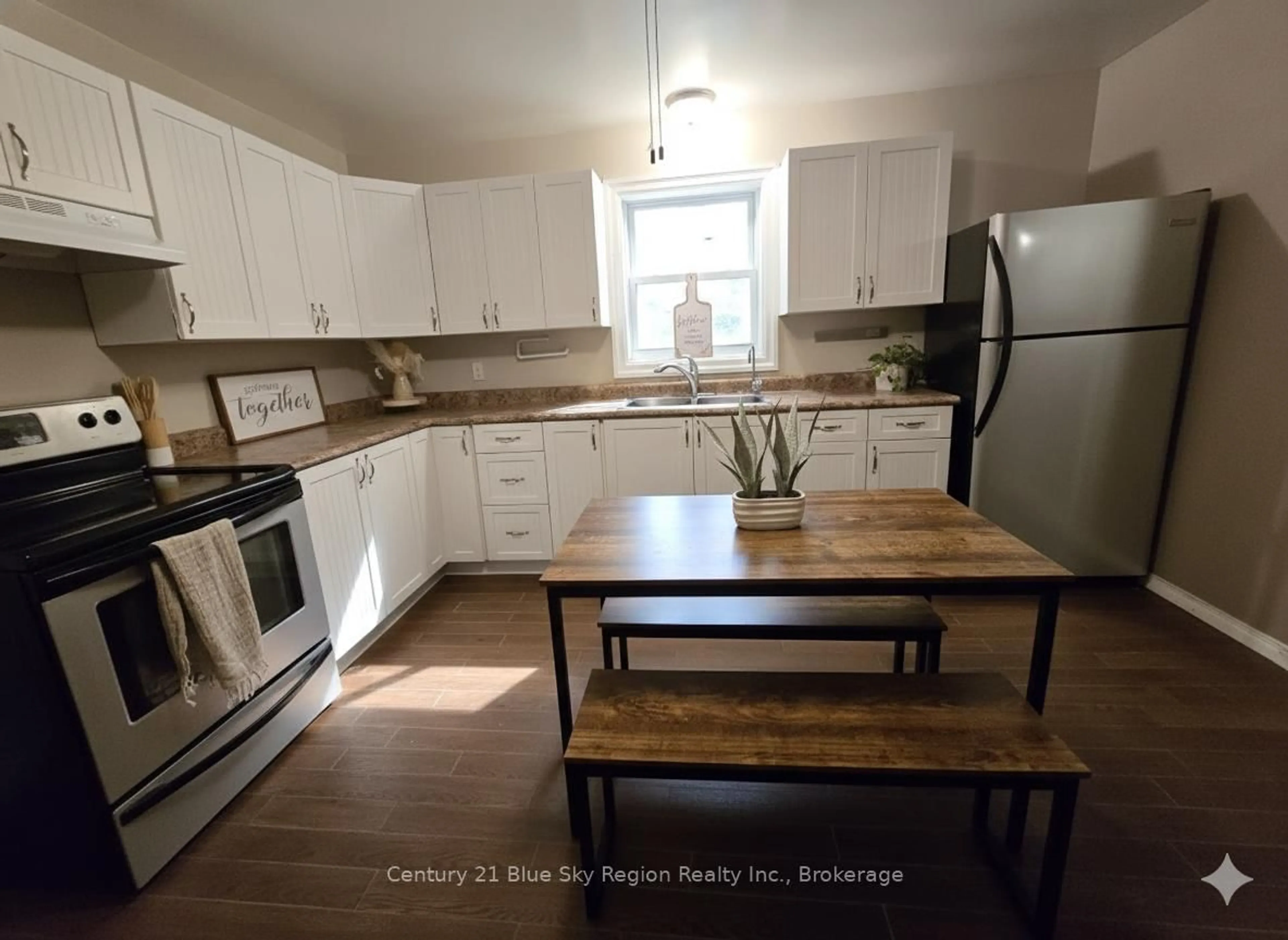 Standard kitchen, wood/laminate floor for 781 Lalande Rd, West Nipissing Ontario P2B 2V3