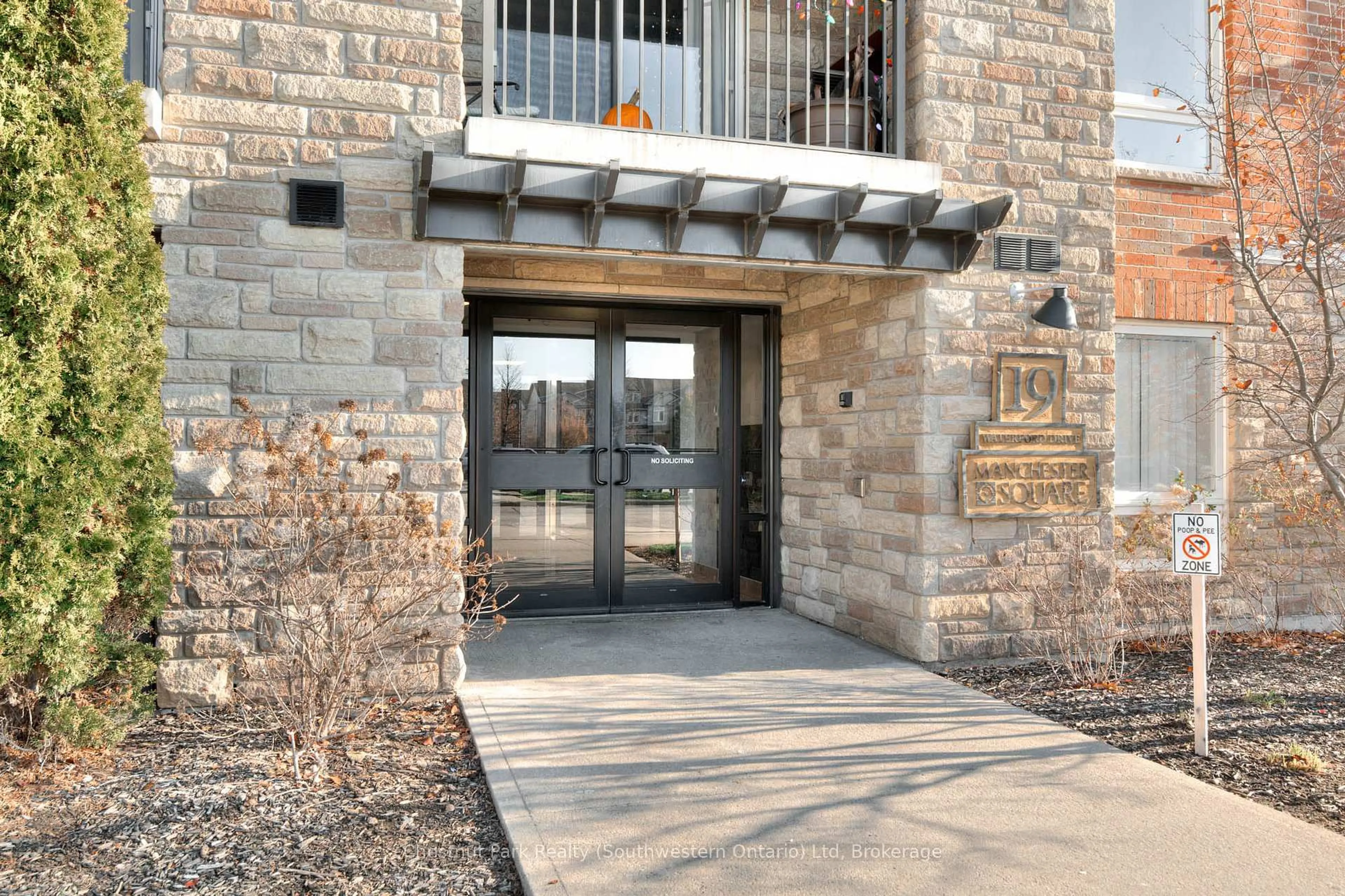 Indoor entryway for 19 Waterford Dr #103, Guelph Ontario N1L 0G8