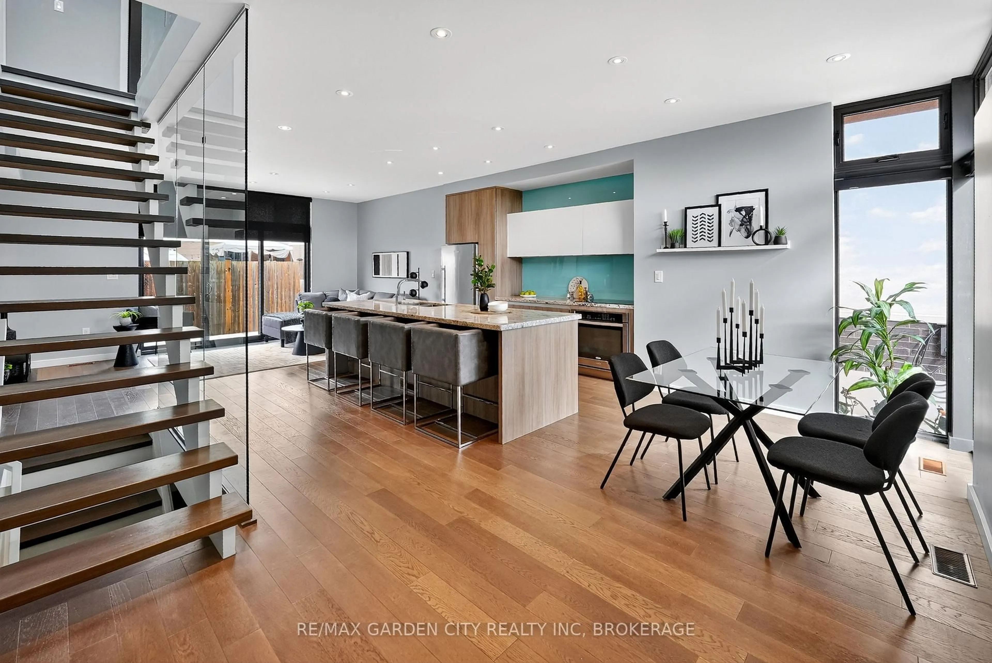 Open concept kitchen, unknown for 12 1/2 BEAMER Crt, Thorold Ontario L2V 0C9