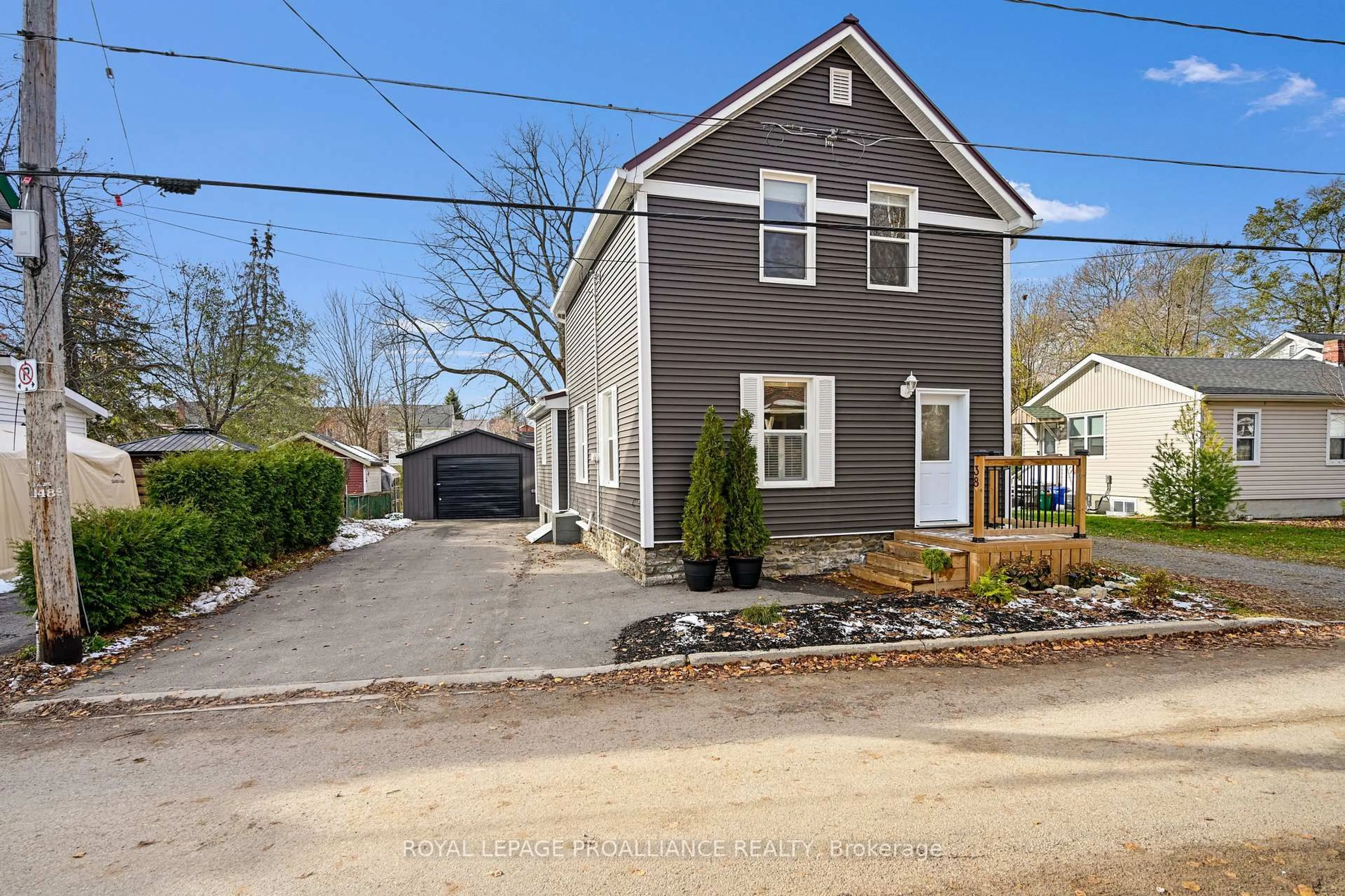 A pic from outside/outdoor area/front of a property/back of a property/a pic from drone, street for 38 Bennett St, Brockville Ontario K6V 2V8