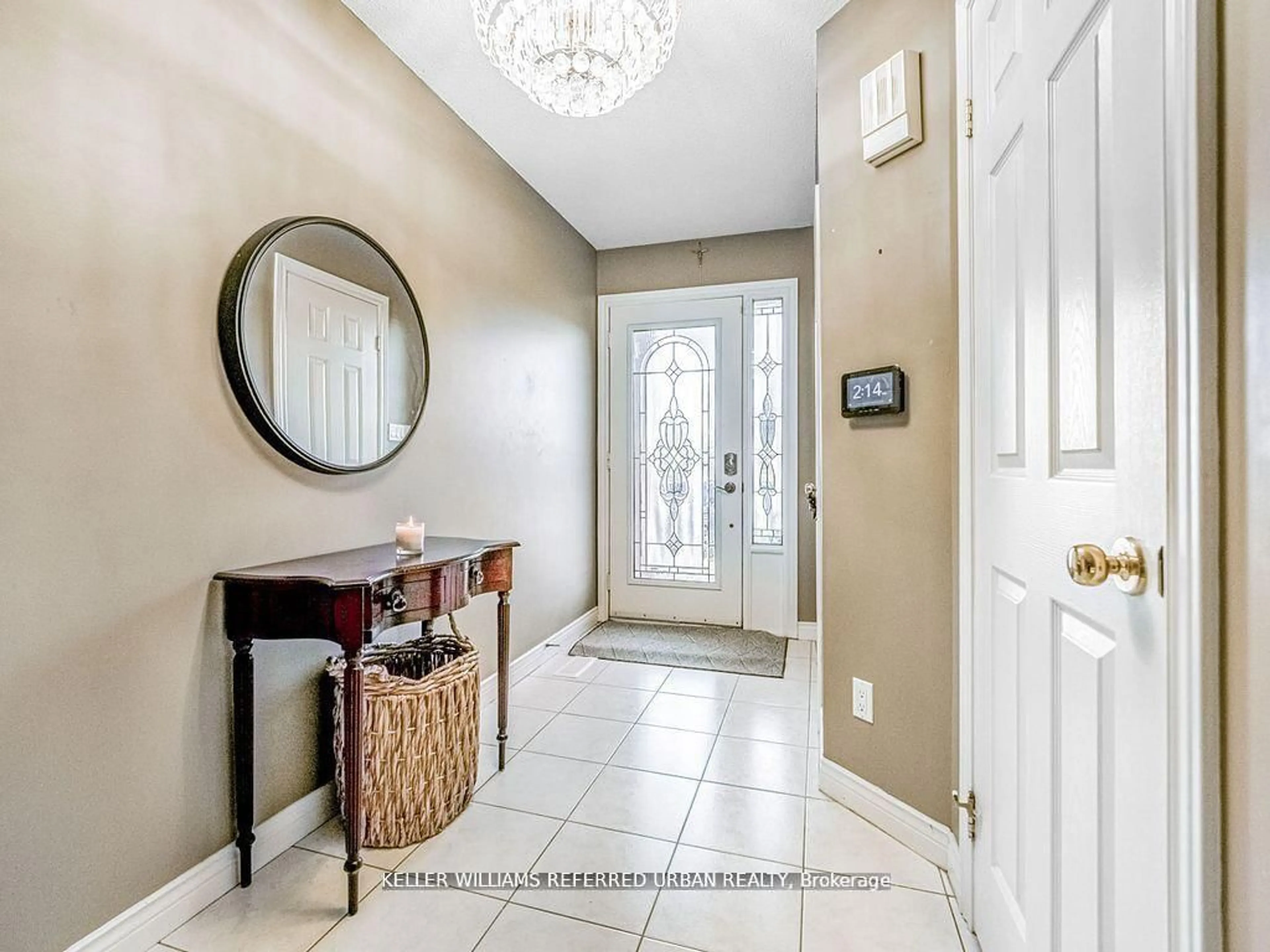 Indoor entryway for 1166 Upper Wentworth St, Hamilton Ontario L9A 5G2