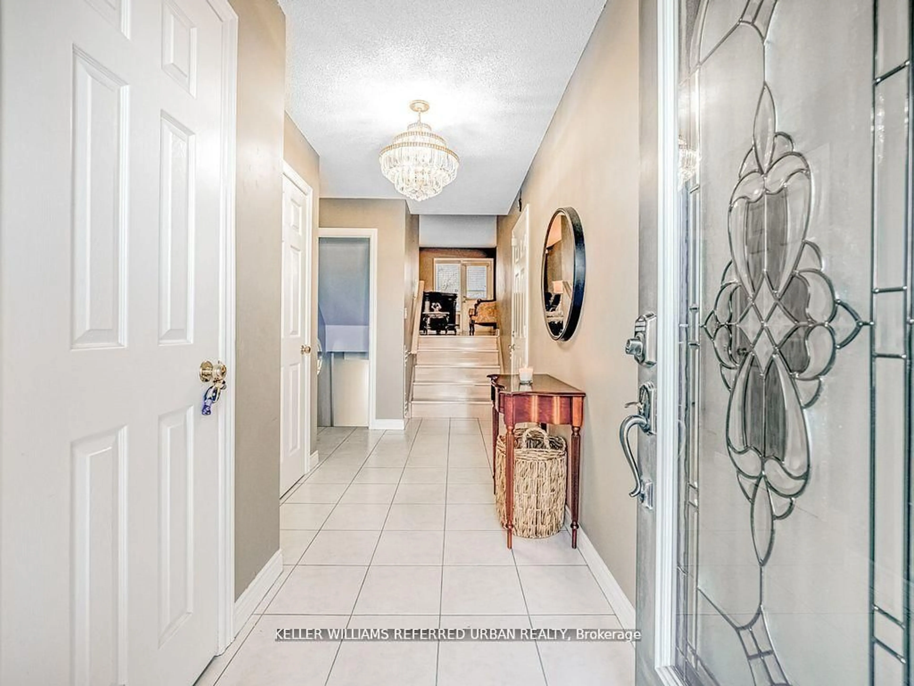 Indoor entryway for 1166 Upper Wentworth St, Hamilton Ontario L9A 5G2
