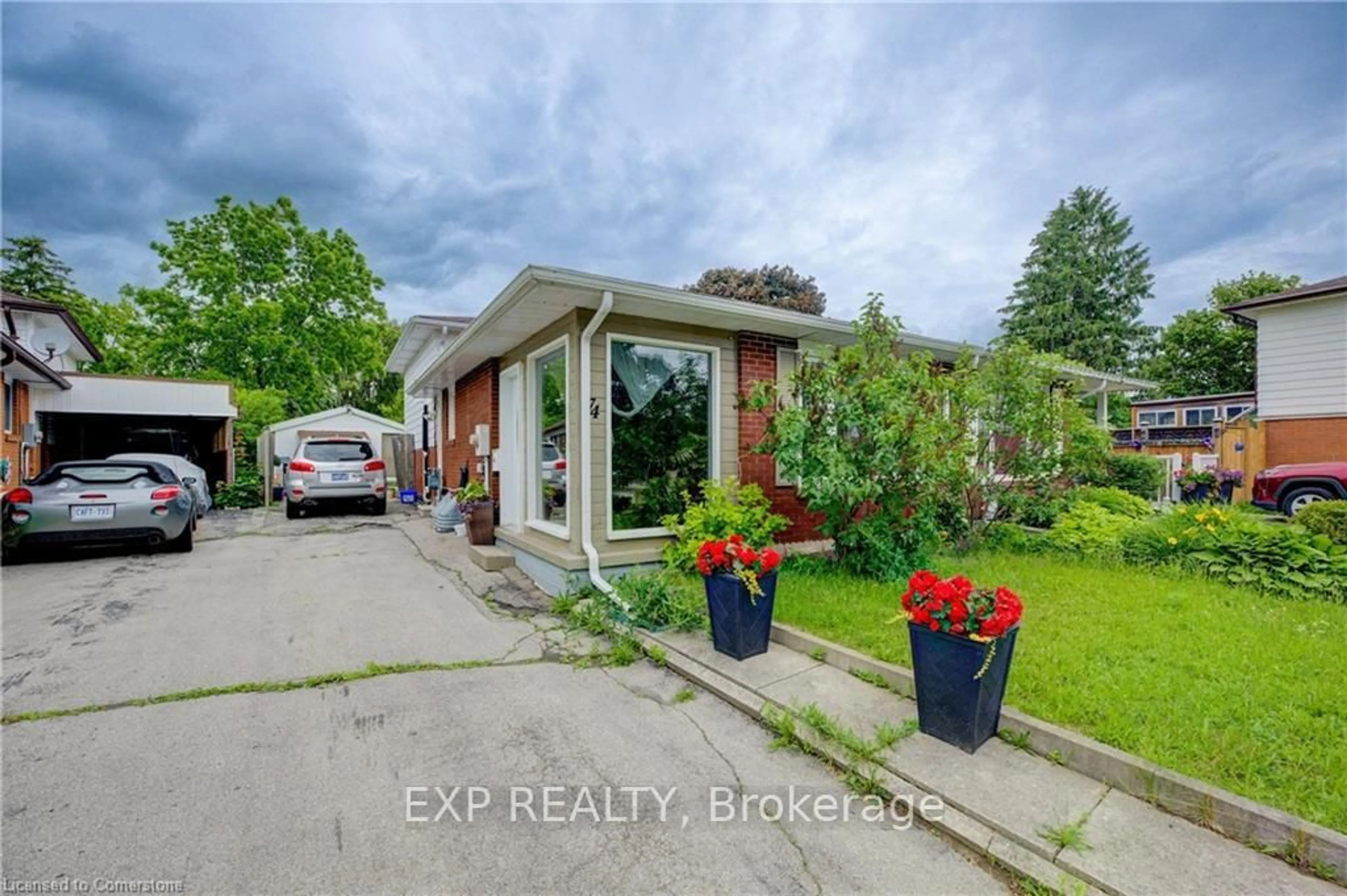A pic from outside/outdoor area/front of a property/back of a property/a pic from drone, street for 74 Markwood Dr, Kitchener Ontario N2M 2H6