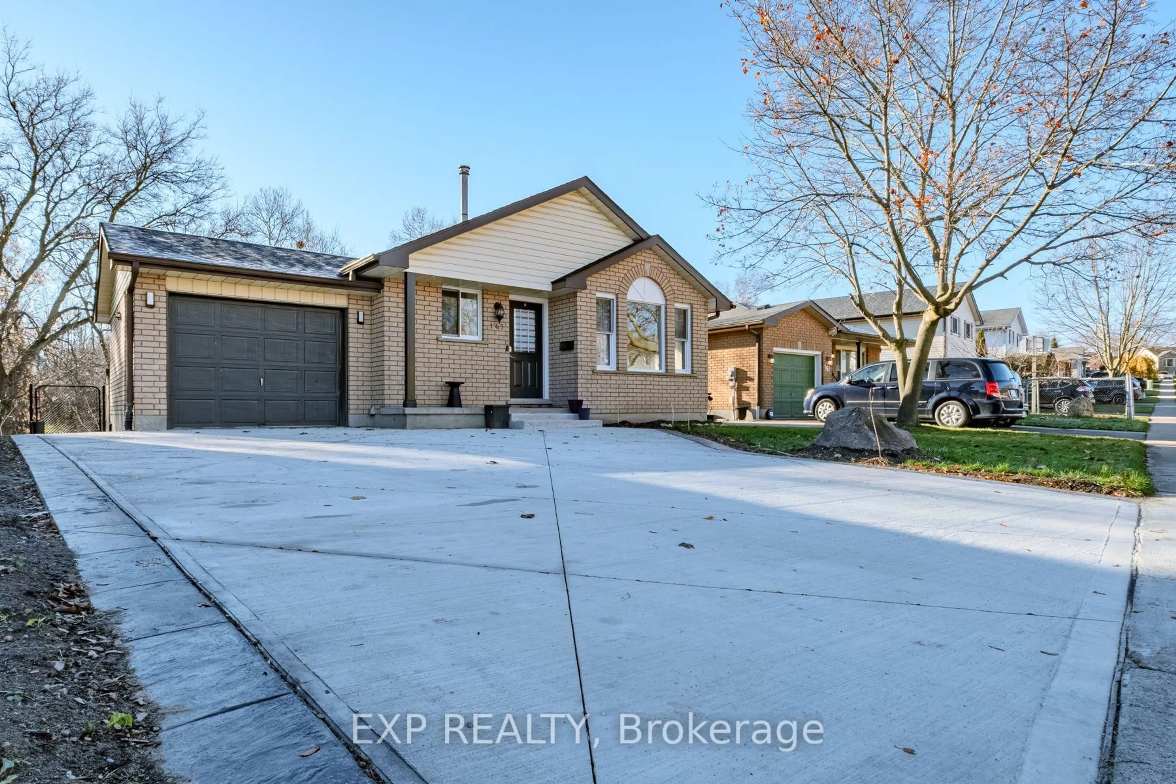 A pic from outside/outdoor area/front of a property/back of a property/a pic from drone, street for 147 Taylor Ave, Cambridge Ontario N1R 7M3