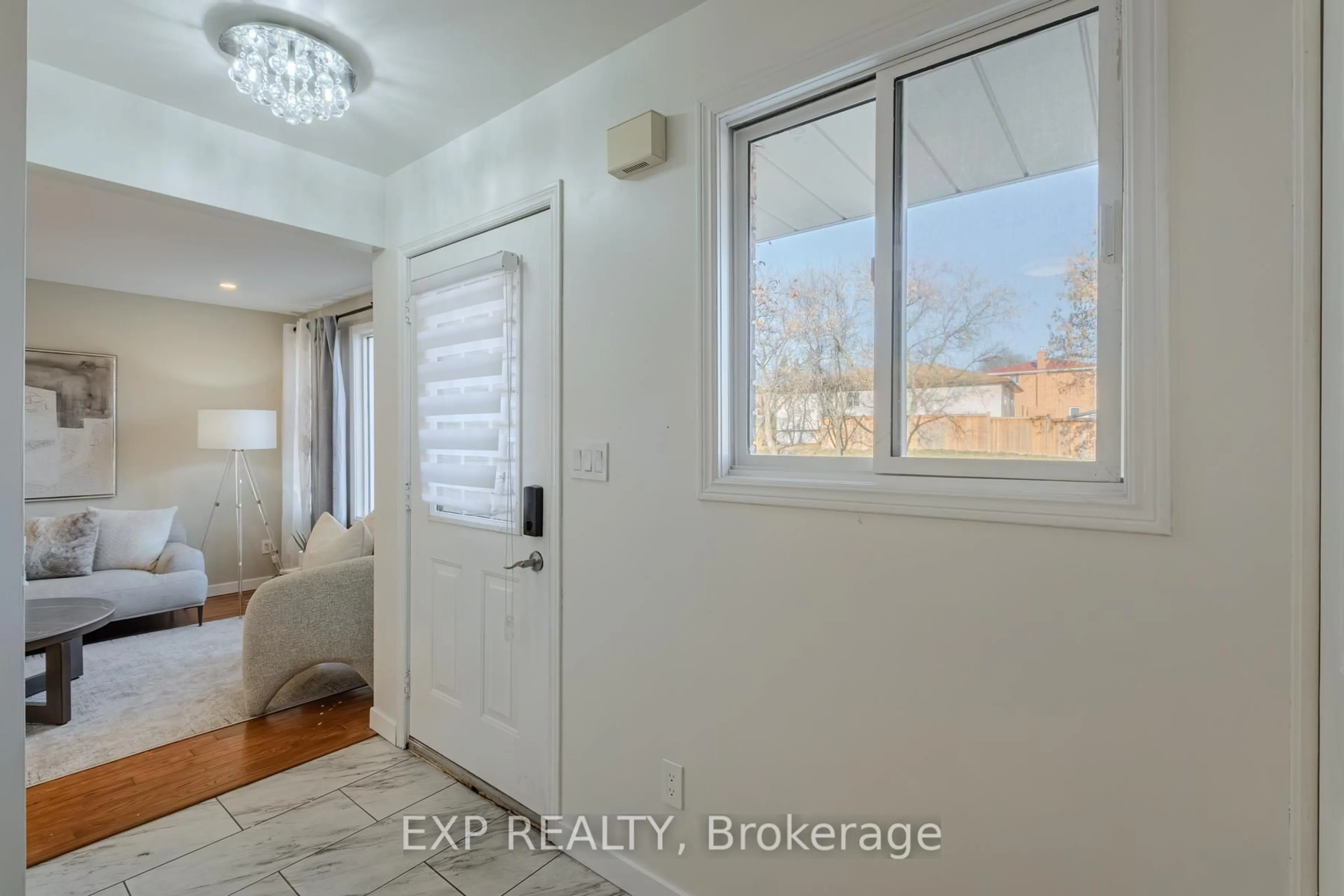 Indoor entryway for 147 Taylor Ave, Cambridge Ontario N1R 7M3