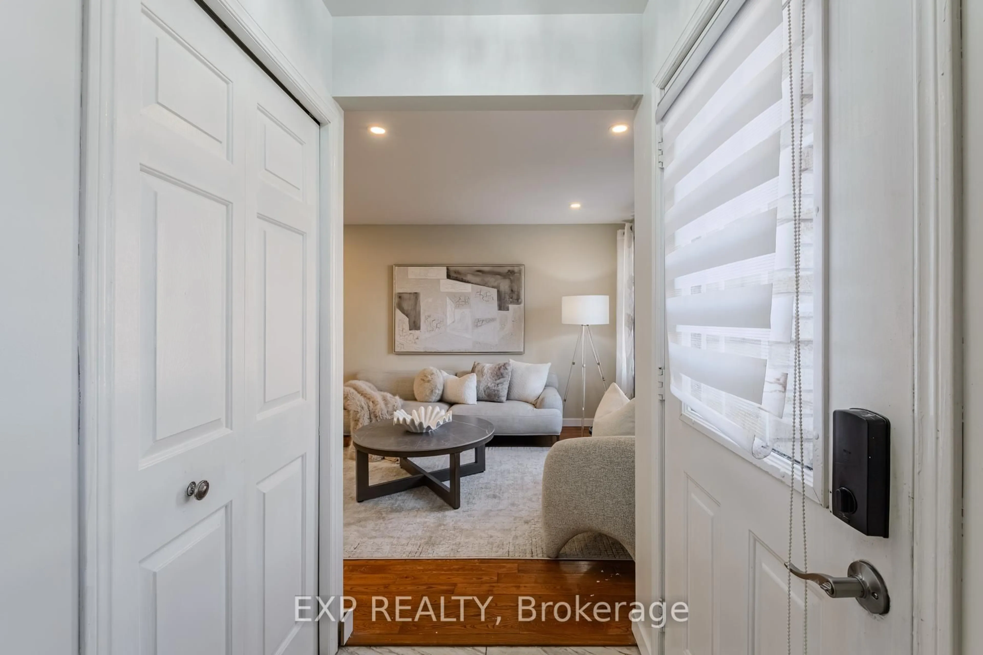 Indoor entryway for 147 Taylor Ave, Cambridge Ontario N1R 7M3
