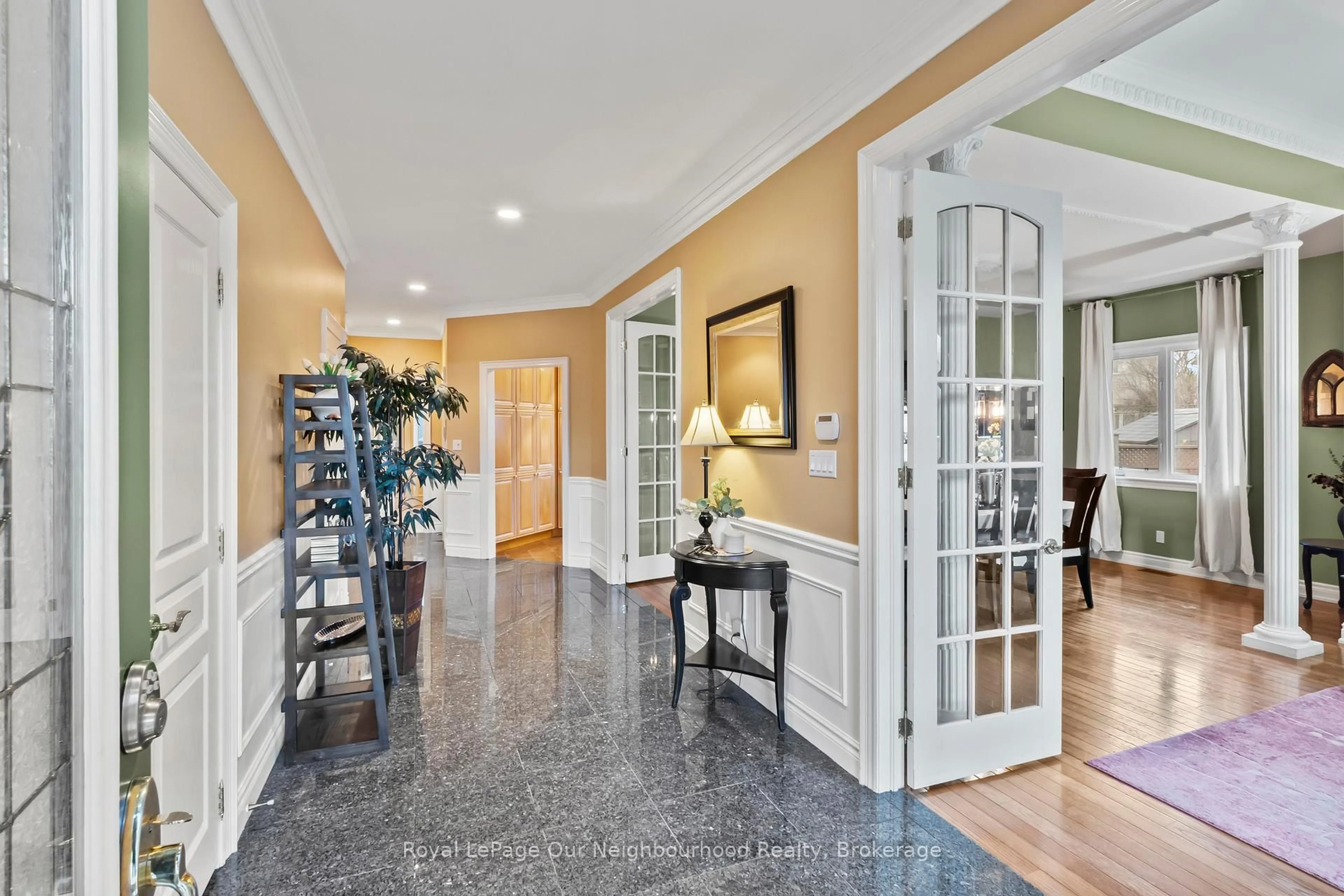 Indoor entryway for 941 Tillison Ave, Cobourg Ontario K9A 5N2