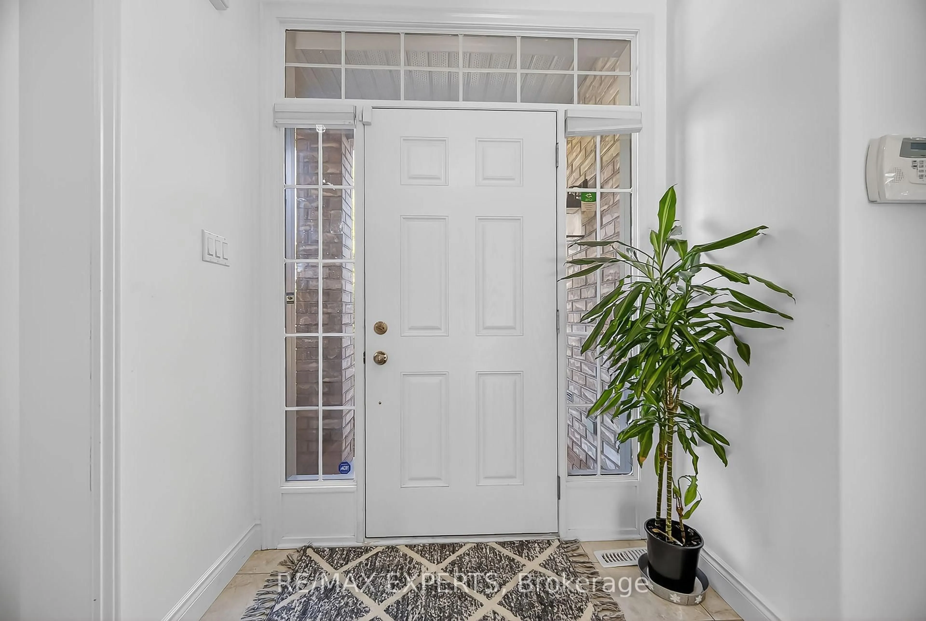 Indoor entryway for 936 Talisman Cres, London South Ontario N6K 0B7