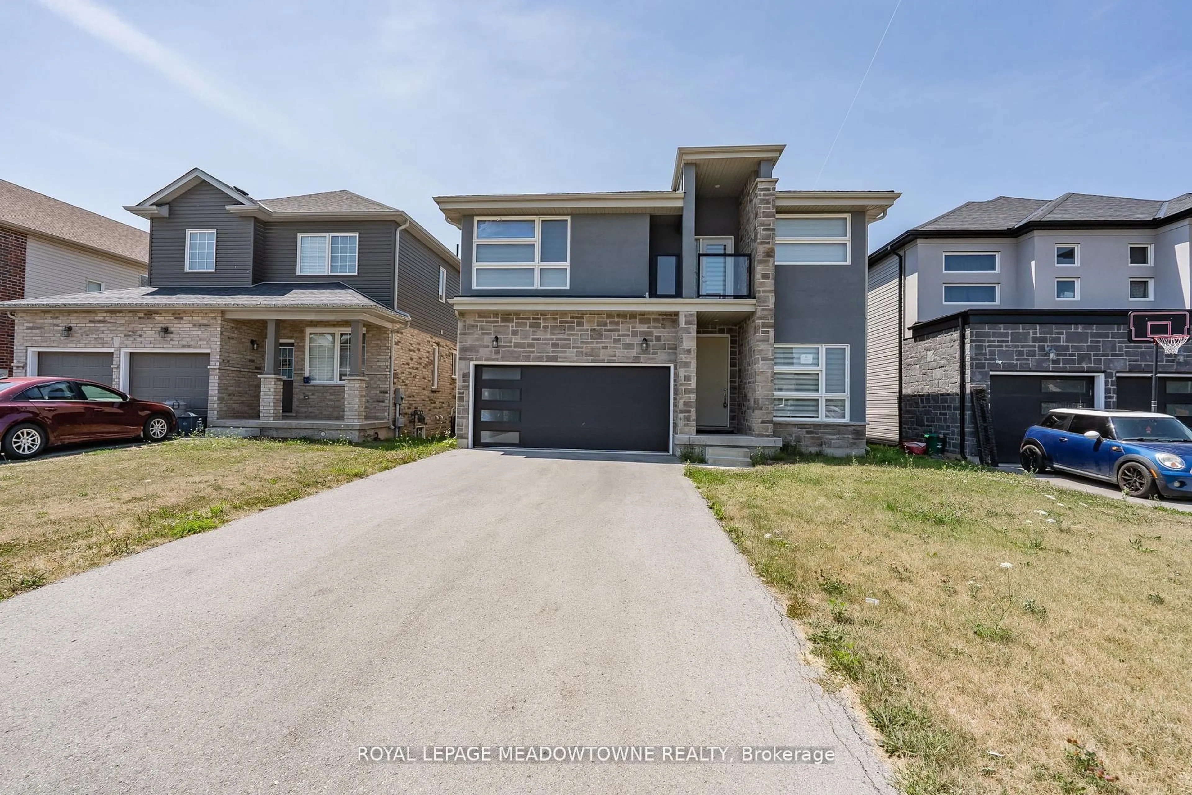 Home with brick exterior material, street for 16 Bethune Ave, Welland Ontario L3B 0H5