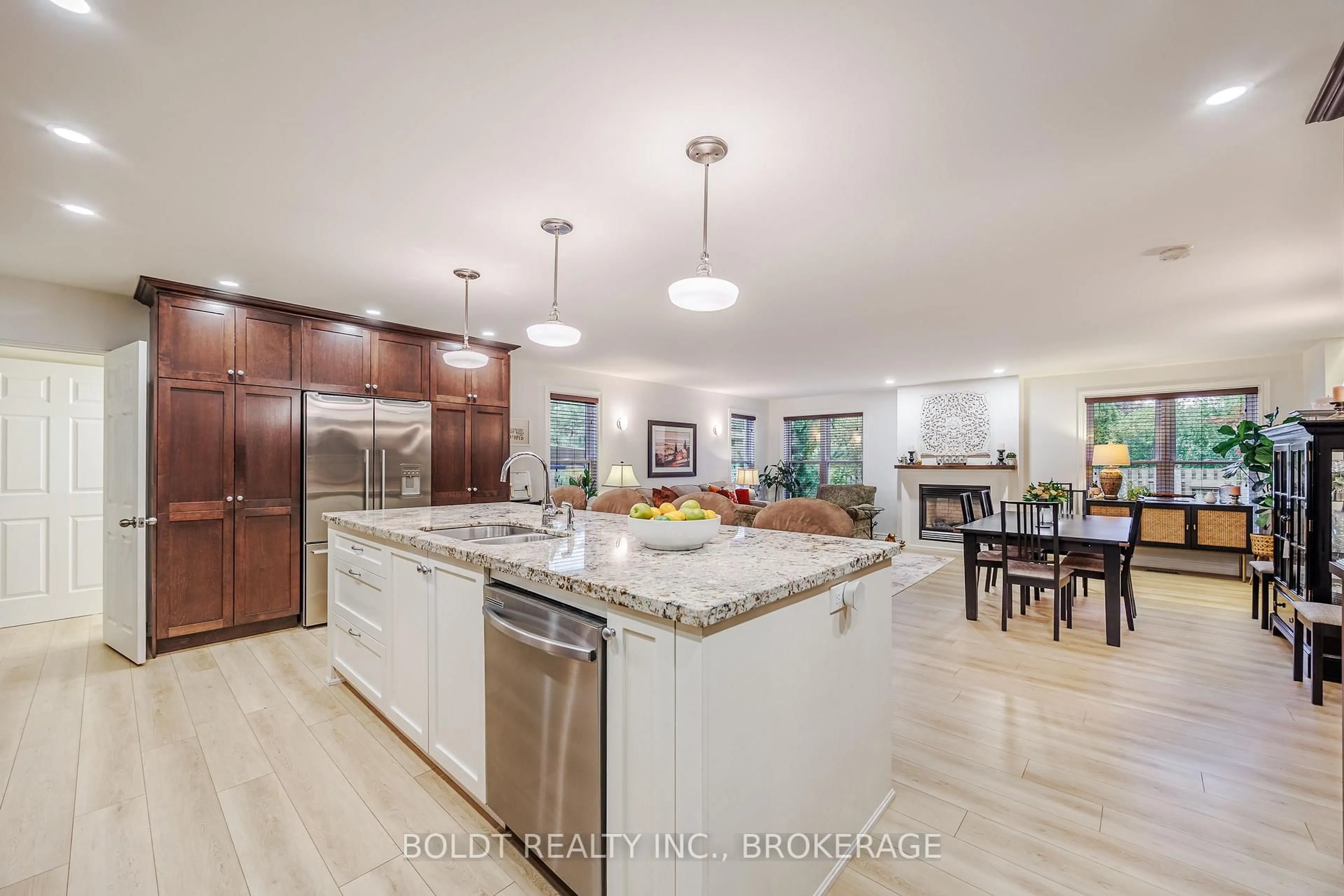 Open concept kitchen, ceramic/tile floor for 25 Neptune Dr, St. Catharines Ontario L2M 2S3