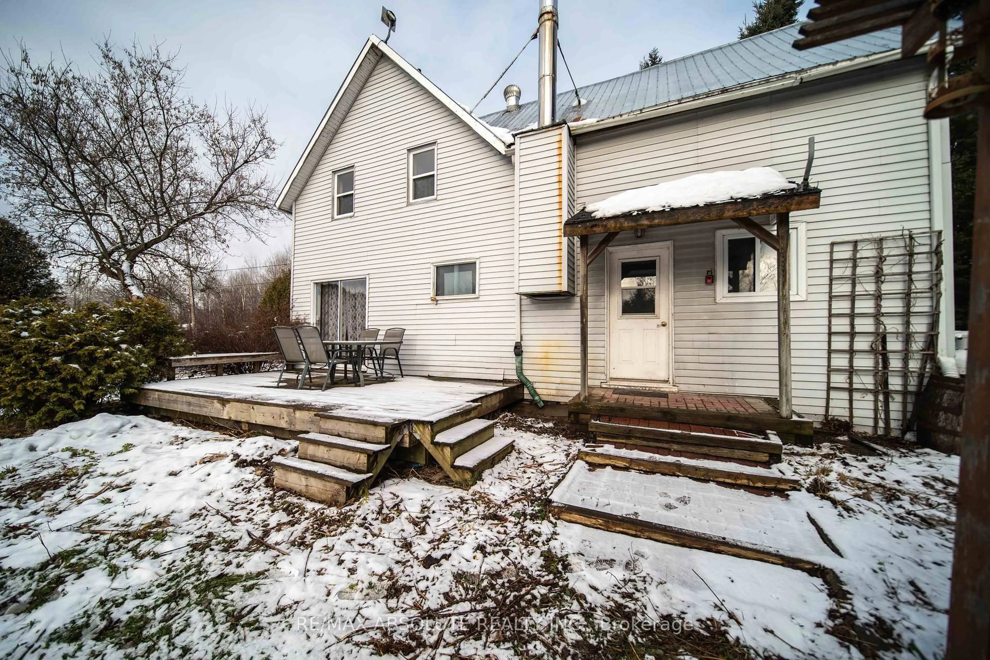 A pic from outside/outdoor area/front of a property/back of a property/a pic from drone, street for 1923 Calypso St, The Nation Ontario K0A 2M0