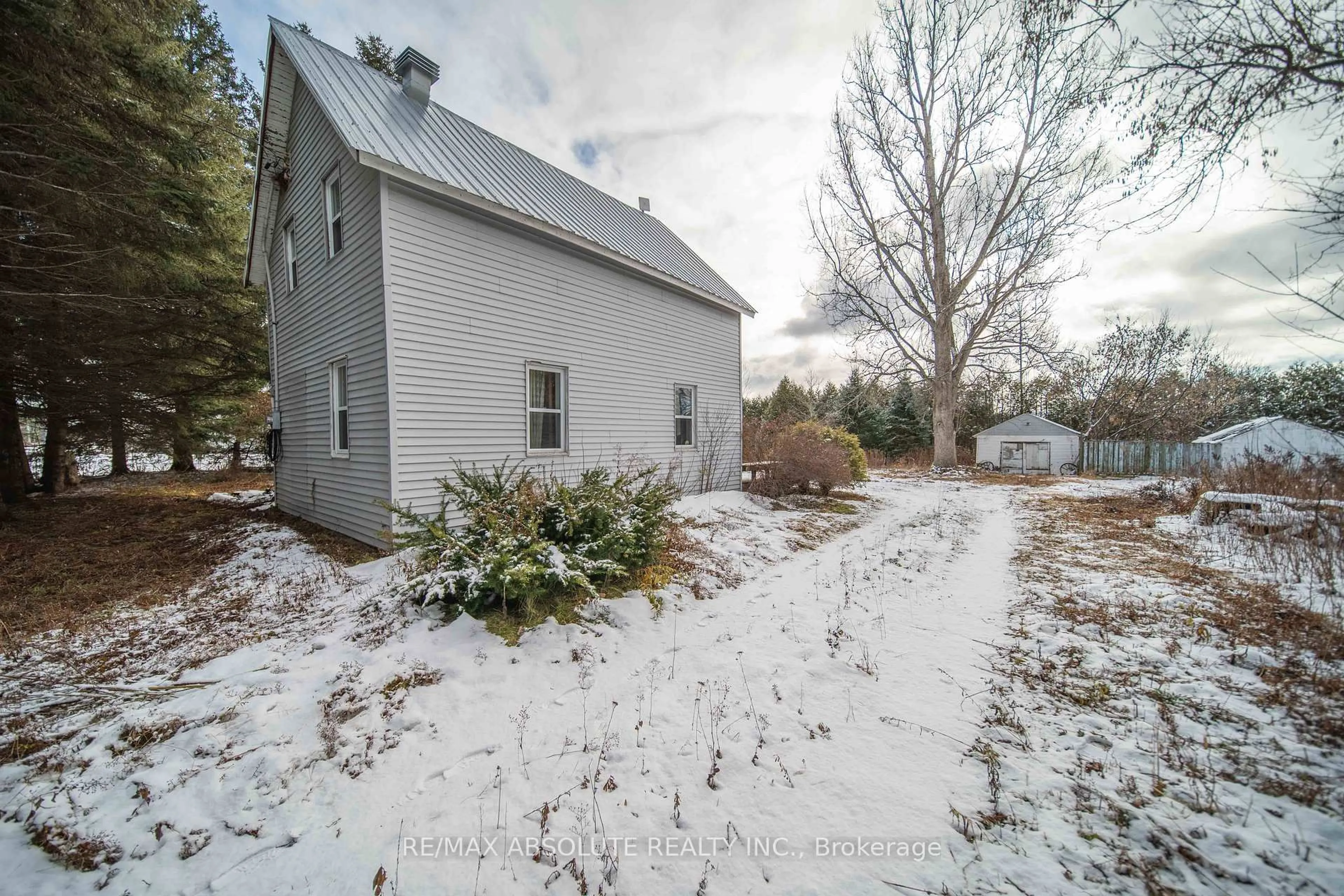 A pic from outside/outdoor area/front of a property/back of a property/a pic from drone, building for 1923 Calypso St, The Nation Ontario K0A 2M0