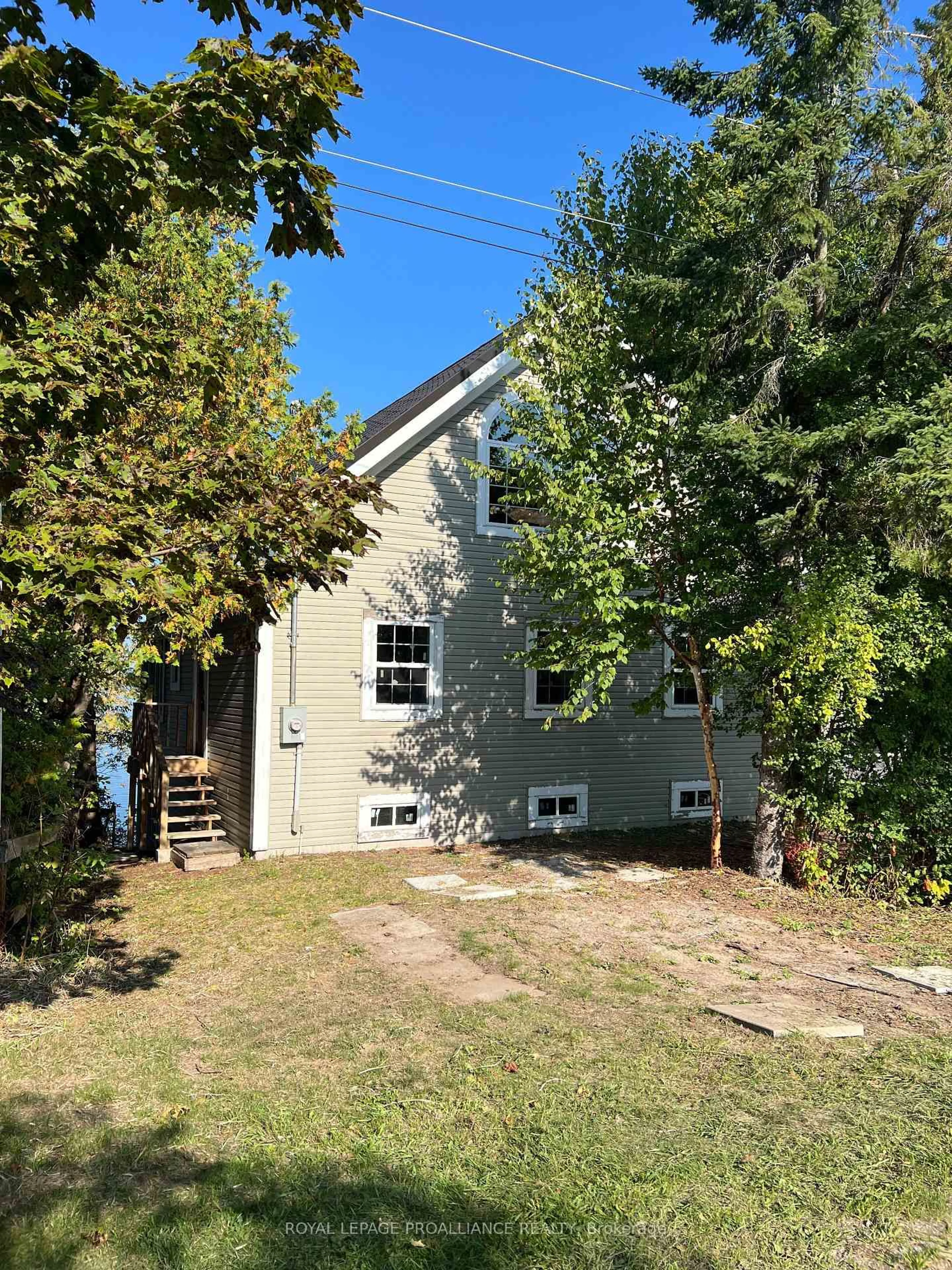 A pic from outside/outdoor area/front of a property/back of a property/a pic from drone, unknown for 5427 Young St #410, Hamilton Township Ontario K0K 2H0