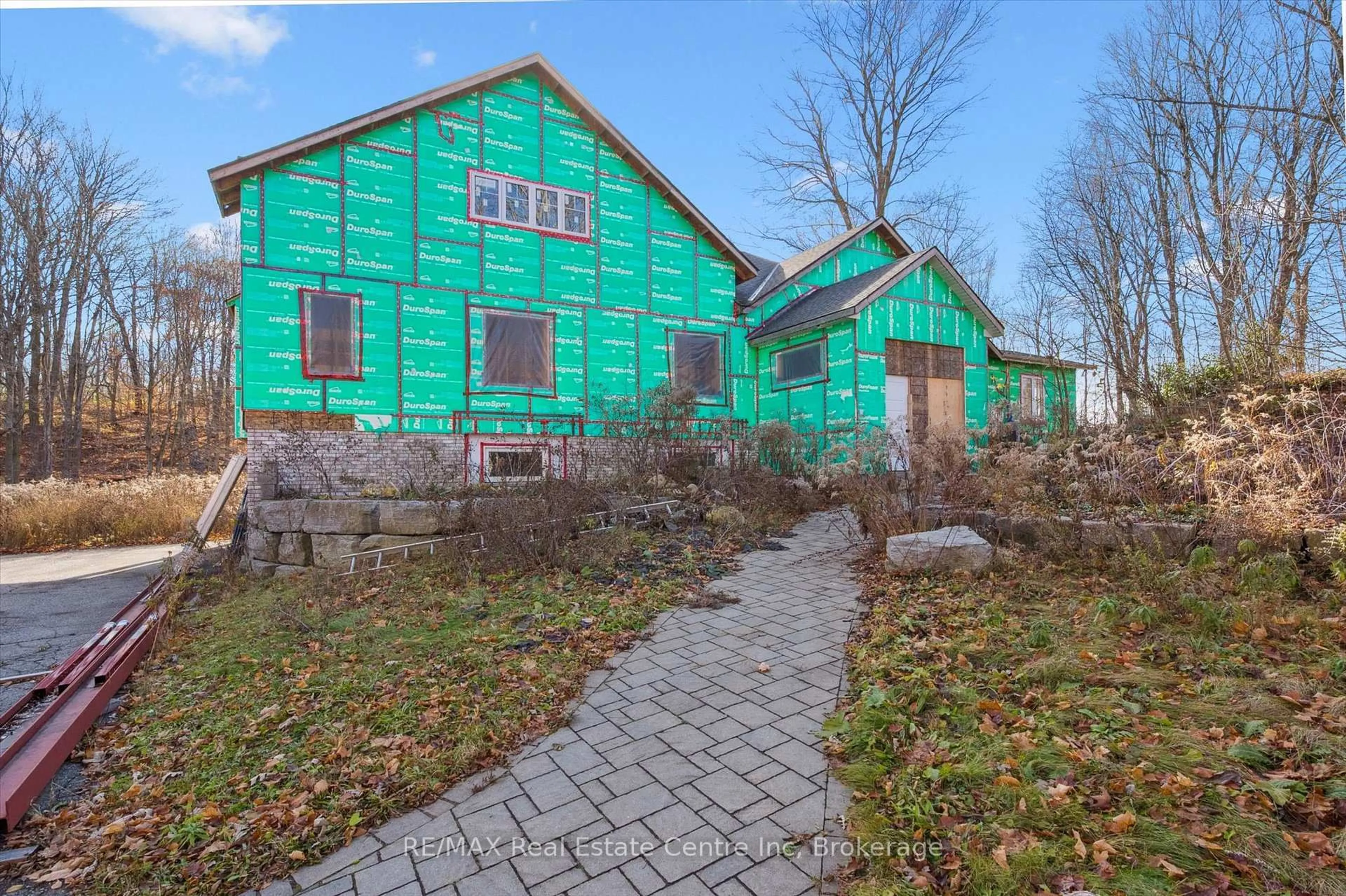 Patio, building for 6695 Wellington Road 34 Rd, Puslinch Ontario N3C 2V4