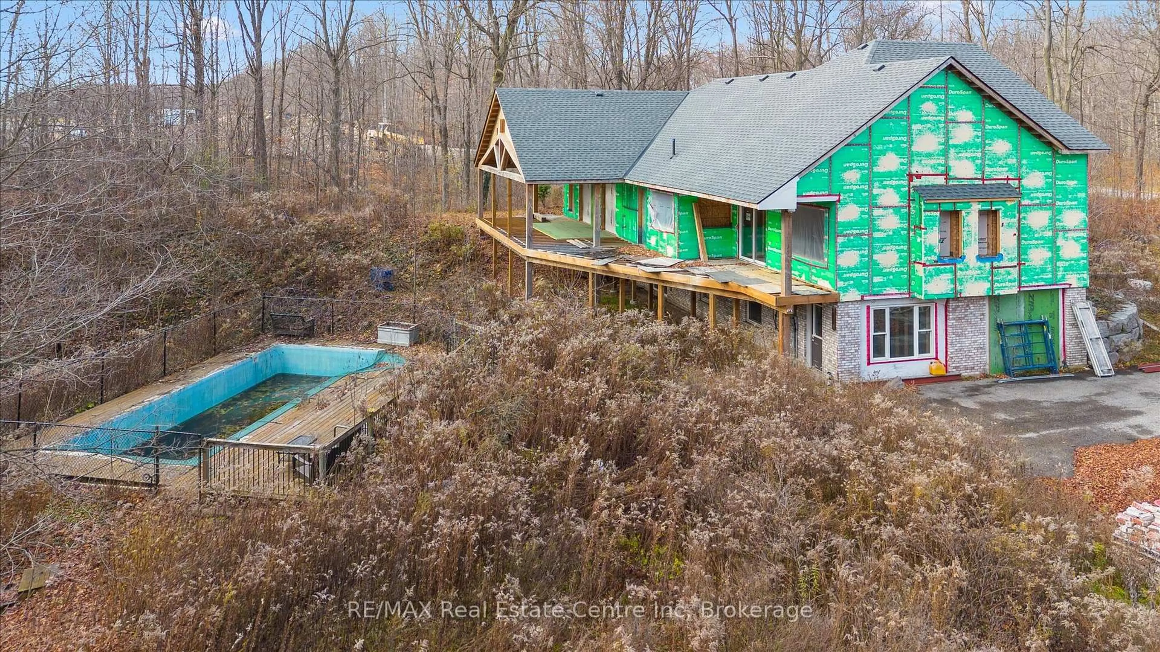 A pic from outside/outdoor area/front of a property/back of a property/a pic from drone, unknown for 6695 Wellington Road 34 Rd, Puslinch Ontario N3C 2V4