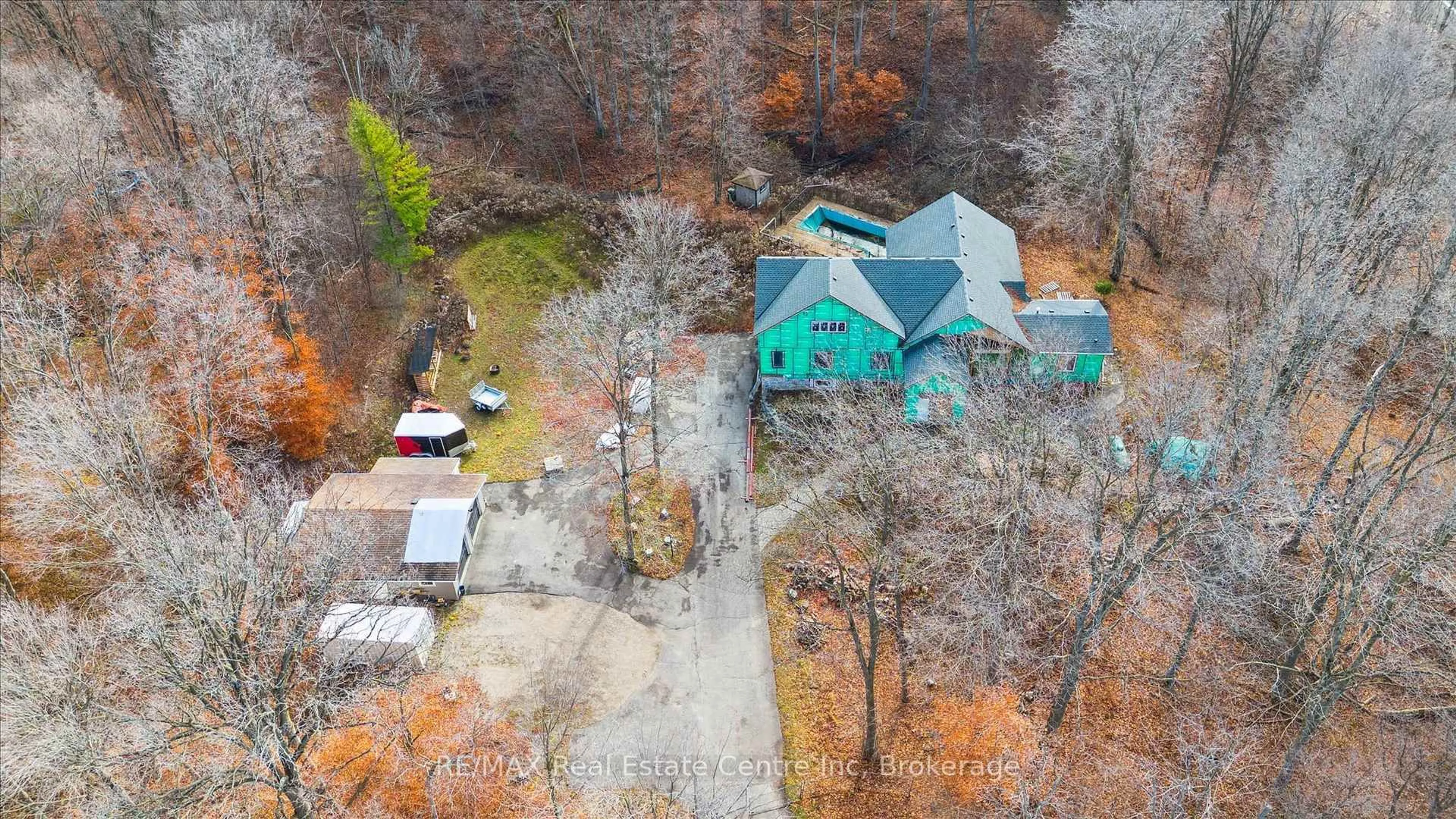 A pic from outside/outdoor area/front of a property/back of a property/a pic from drone, unknown for 6695 Wellington Road 34 Rd, Puslinch Ontario N3C 2V4