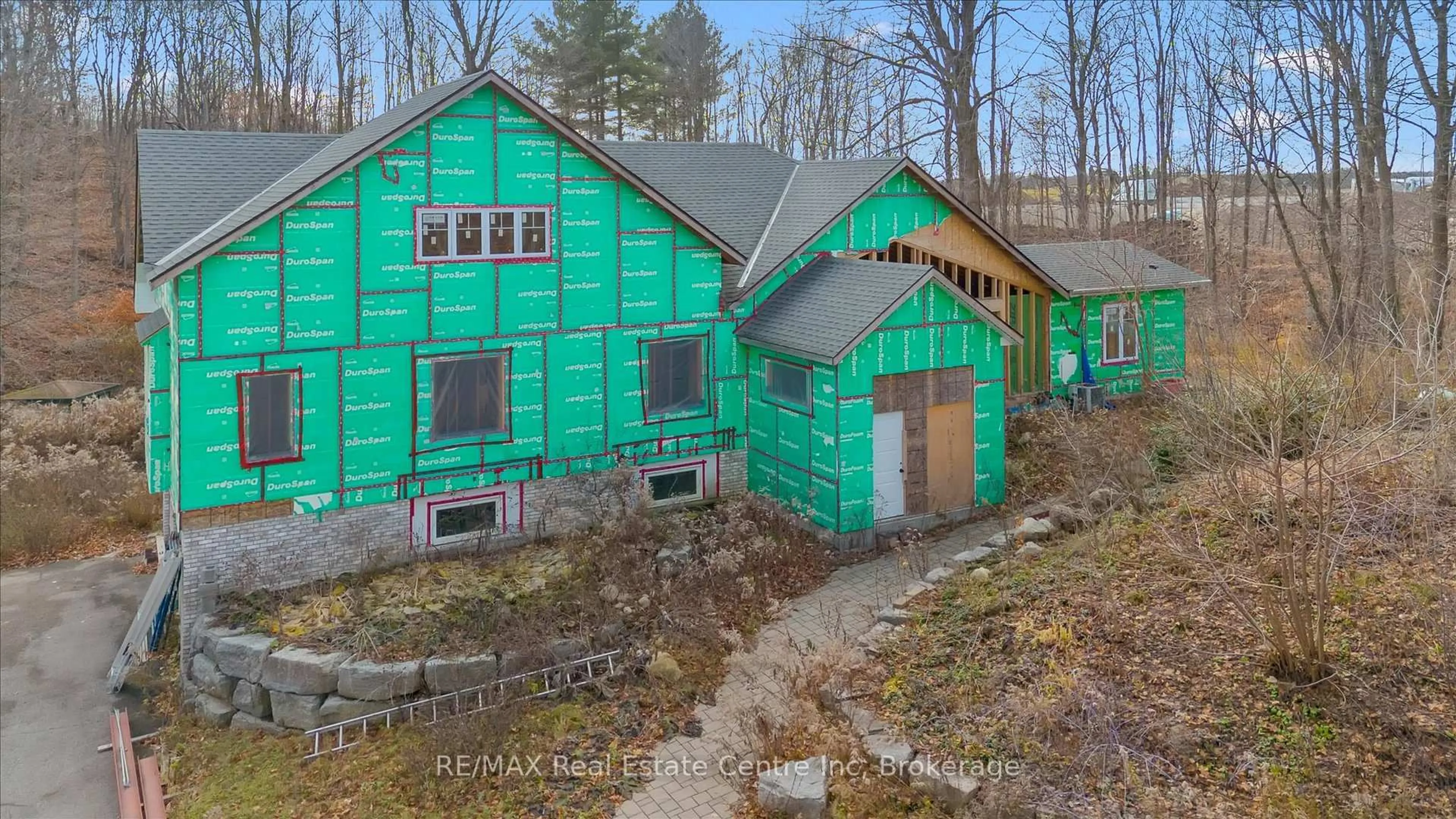 A pic from outside/outdoor area/front of a property/back of a property/a pic from drone, building for 6695 Wellington Road 34 Rd, Puslinch Ontario N3C 2V4