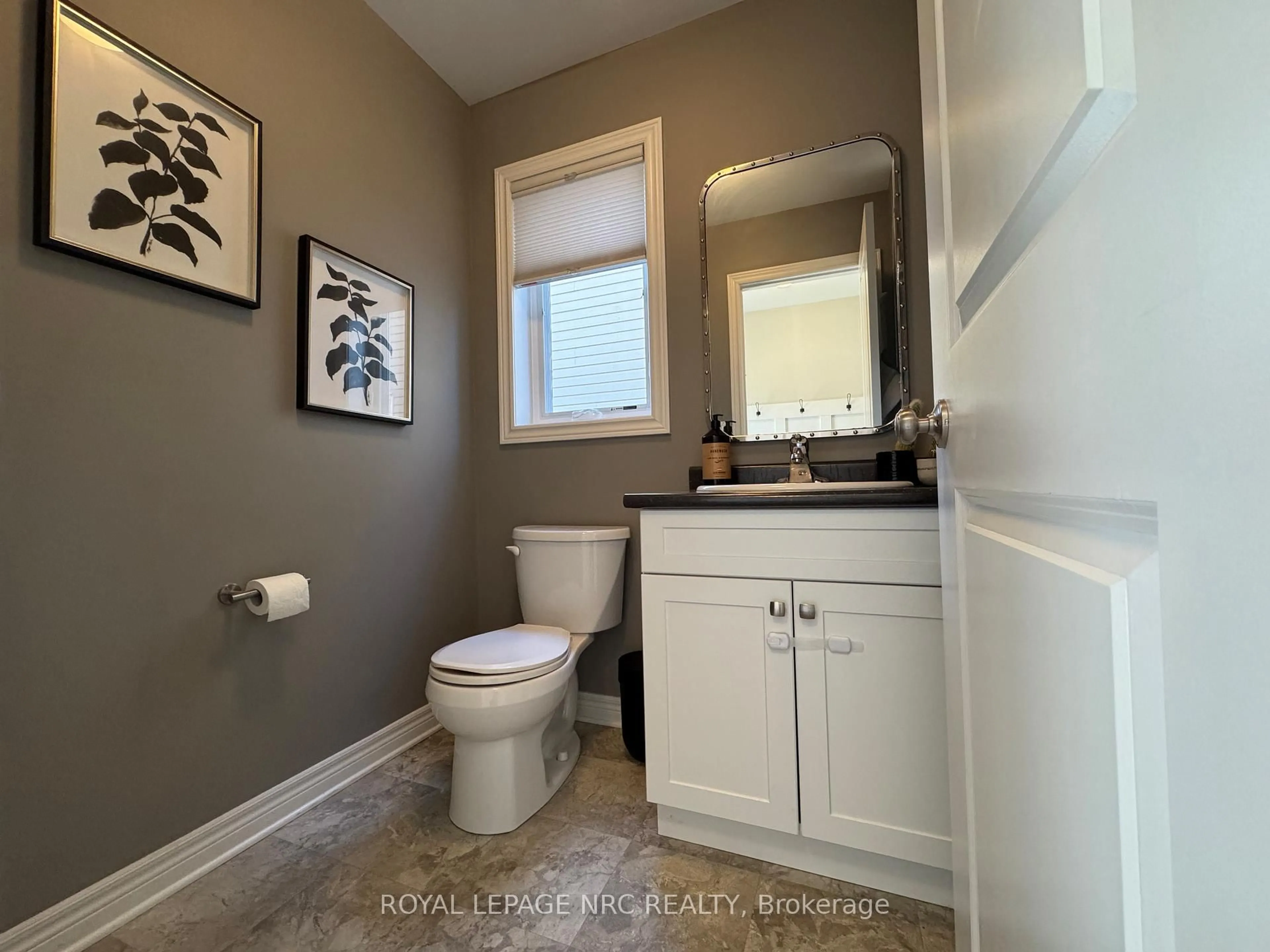 Unknown for 11 Violet St, St. Catharines Ontario L2S 2X1