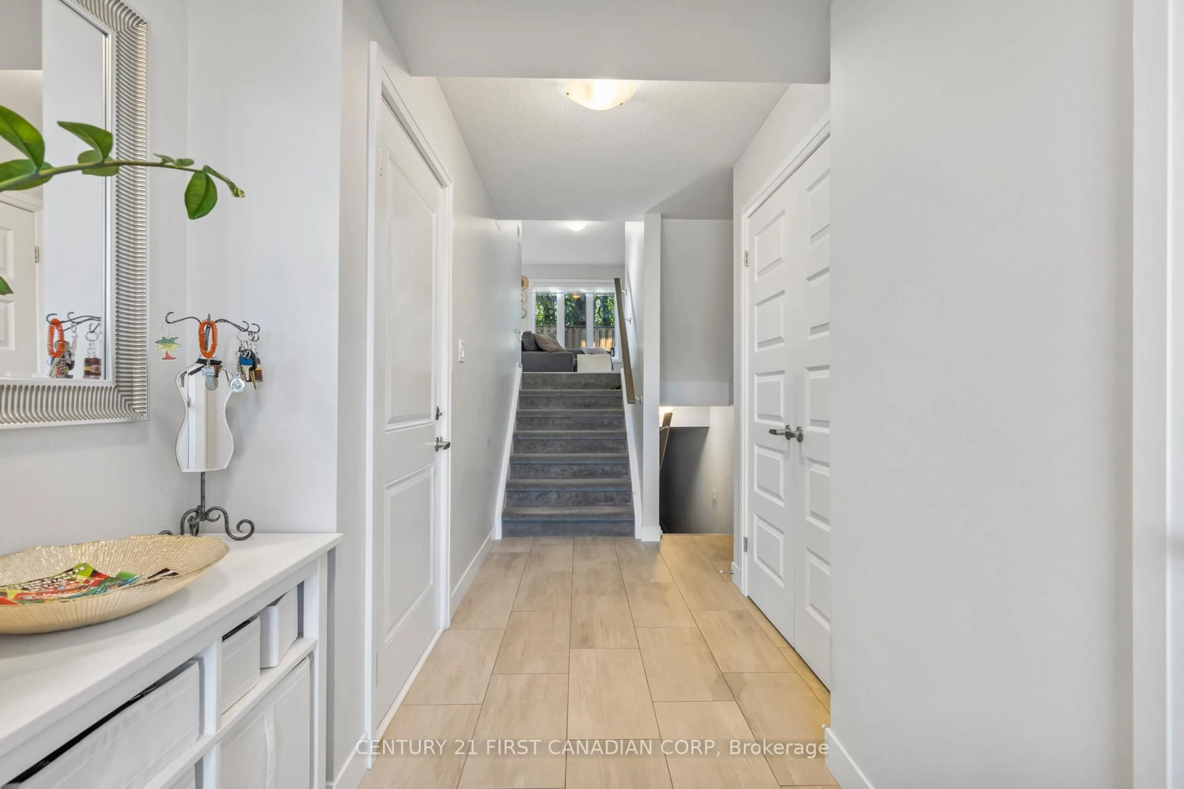 Indoor entryway for 1110 Meadowlark Rdge #5, London South Ontario N6M 0H4
