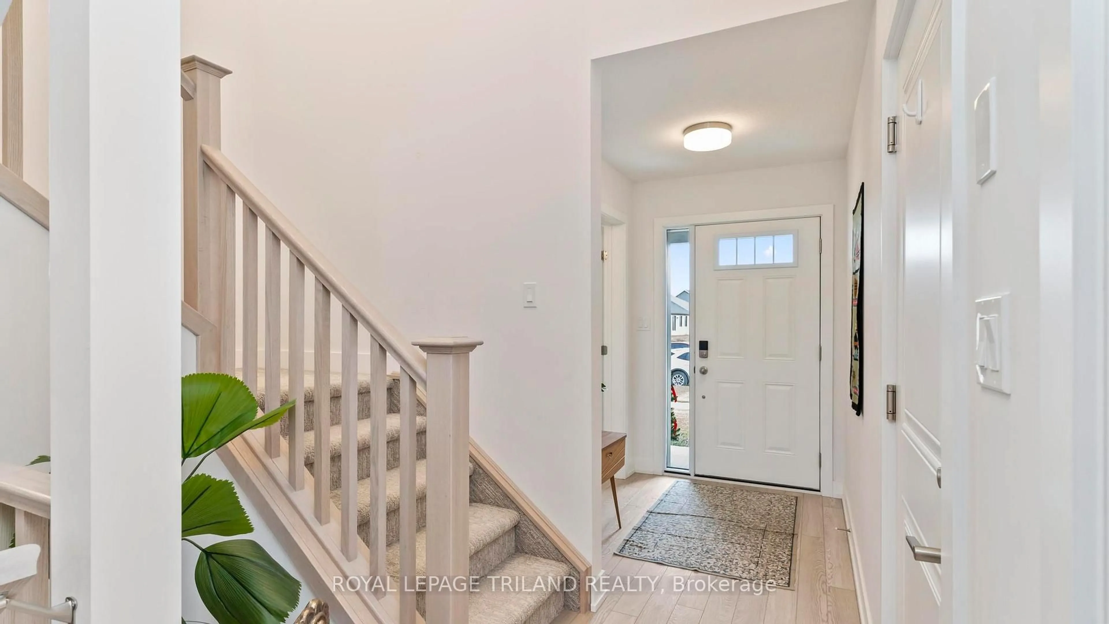 Indoor entryway for 146 RENAISSANCE Dr, St. Thomas Ontario N5R 0P1