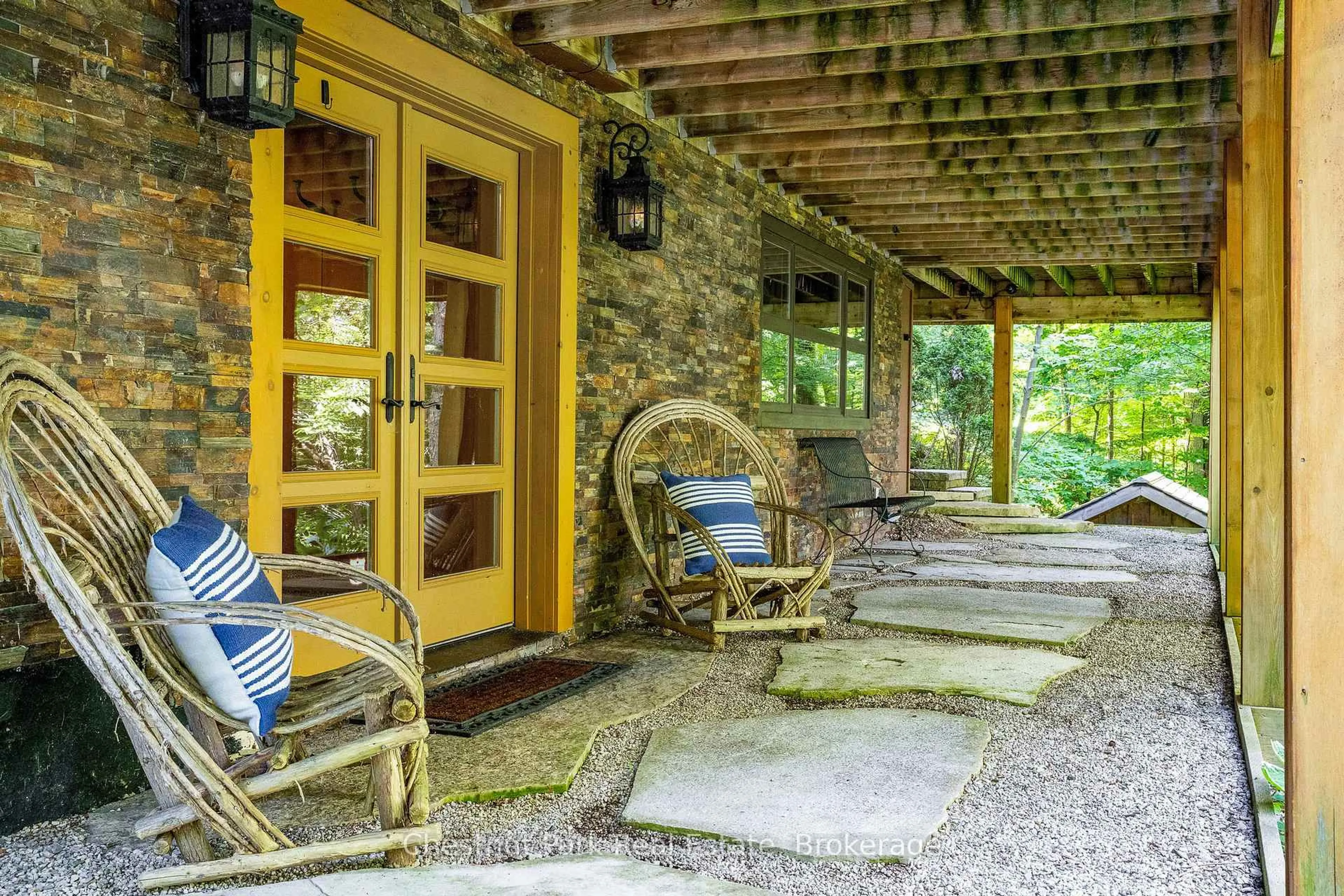 Patio, street for 146 Chamonix Cres, Blue Mountains Ontario L9Y 3Z2