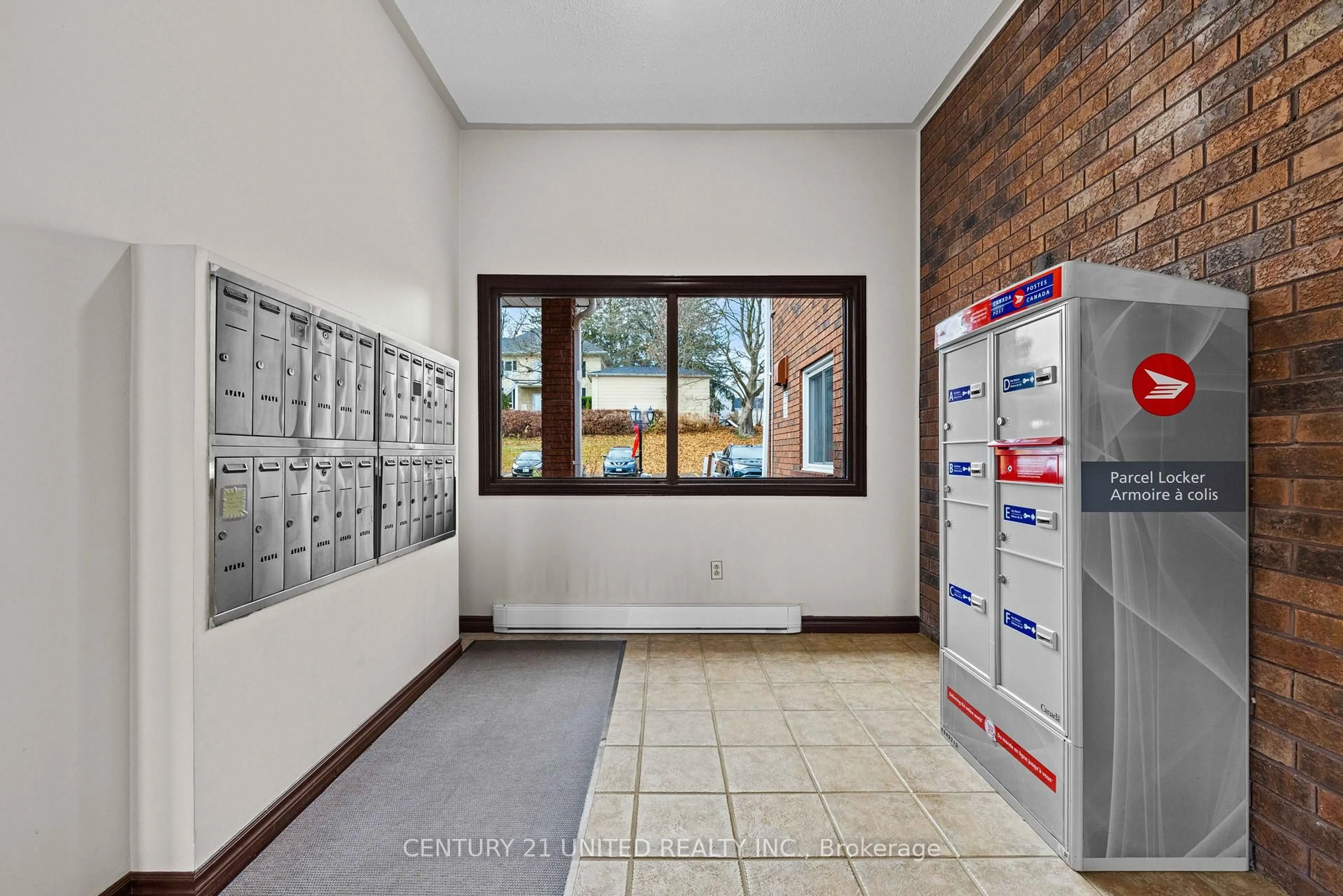 Indoor foyer for 475 Parkhill Rd #213, Peterborough Ontario K9H 7M5