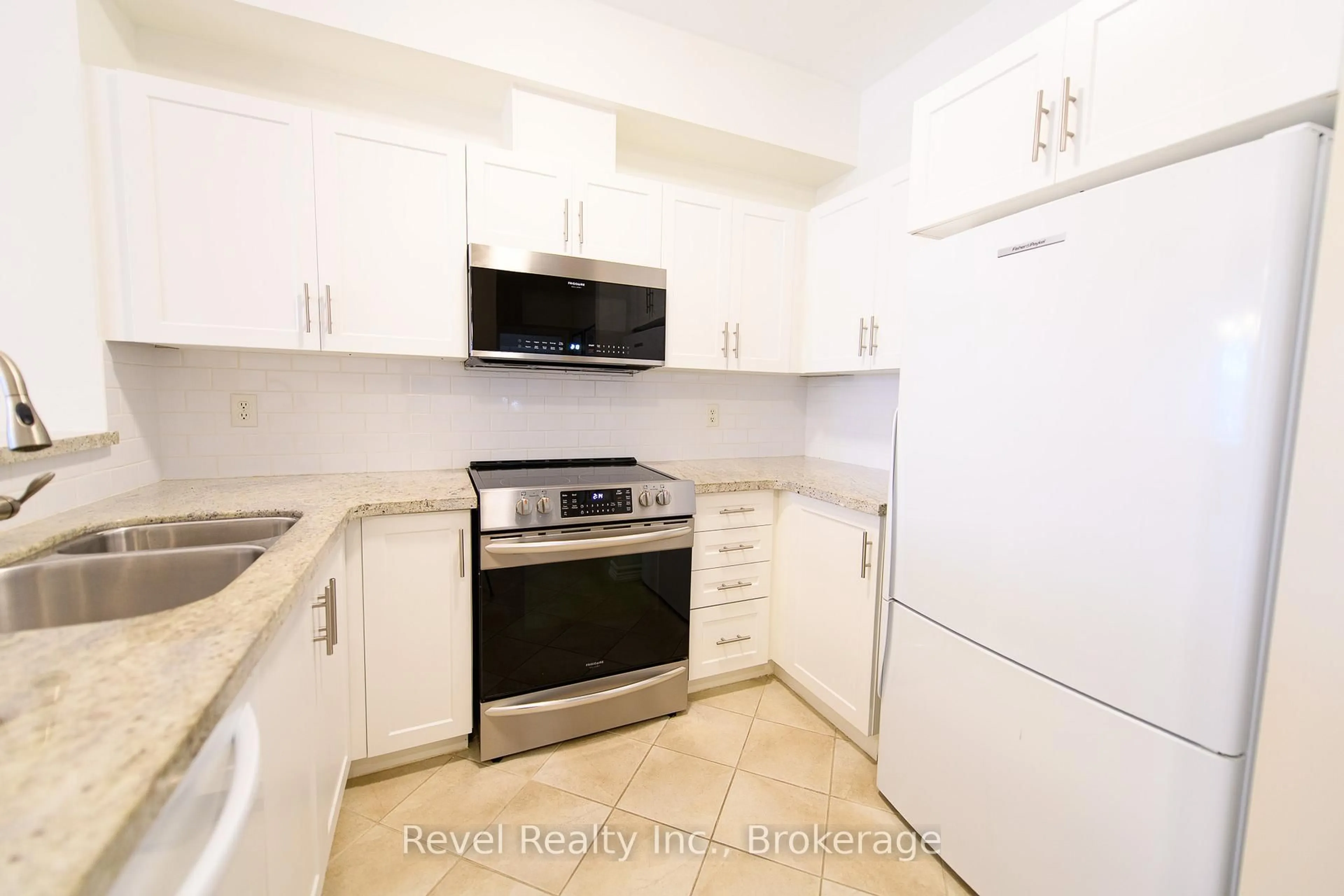 Standard kitchen, unknown for 110 Napier St #19, Blue Mountains Ontario N0H 2P0