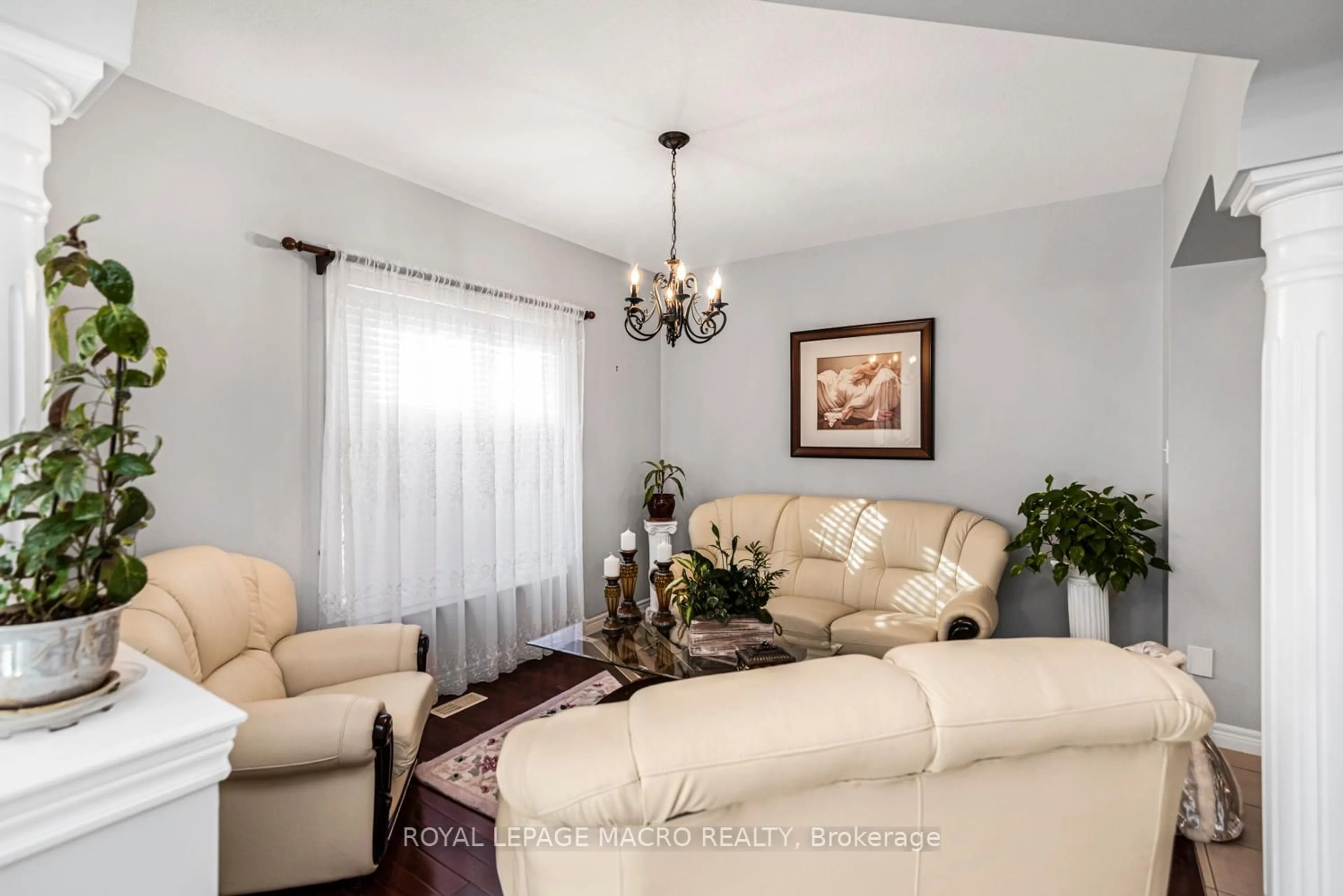 Living room with furniture, unknown for 102 Erika Cres, Hamilton Ontario L8W 0A2