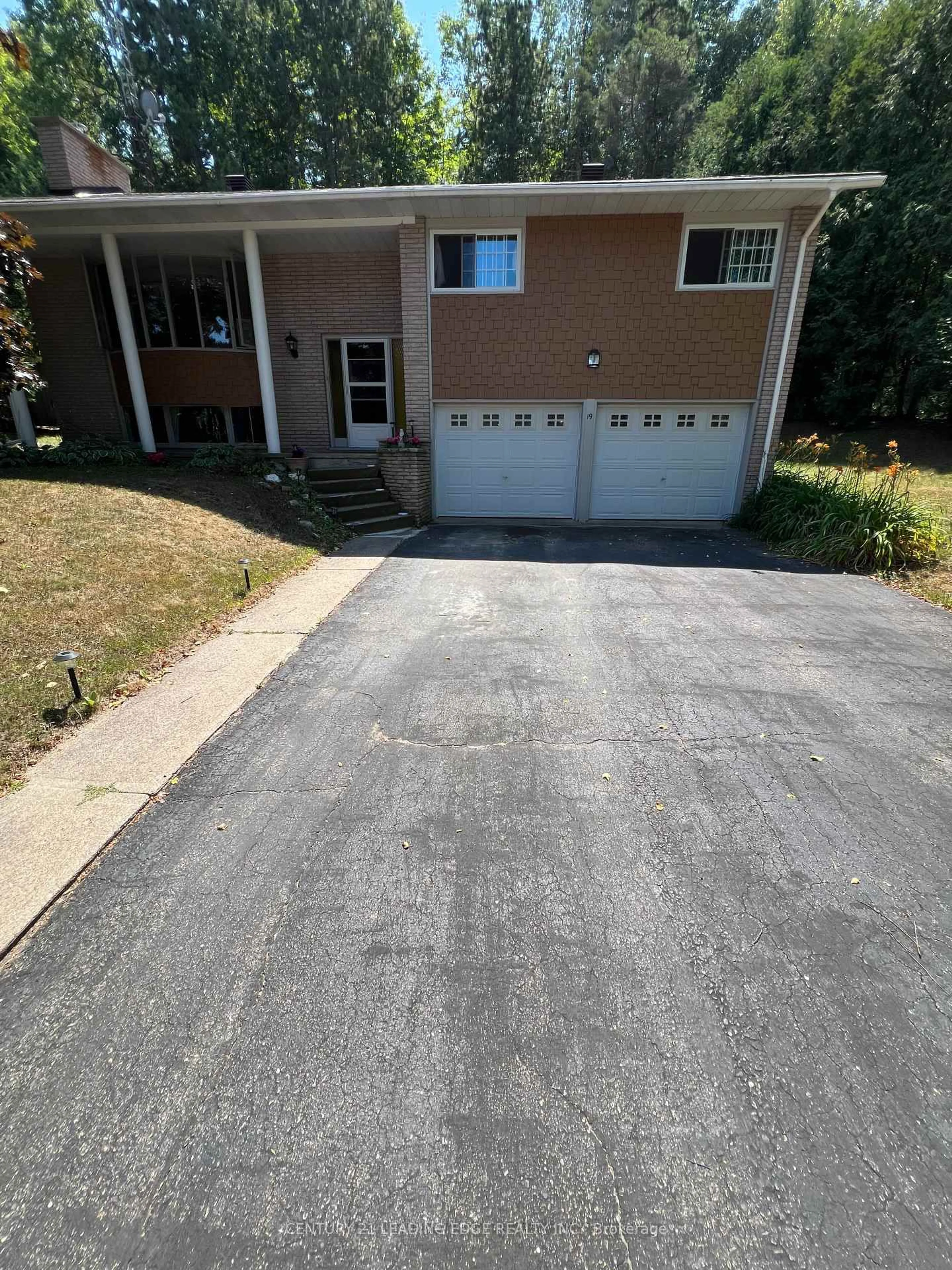 Home with vinyl exterior material, street for 19 FOREST HILL Rd, Bancroft Ontario K0L 1C0