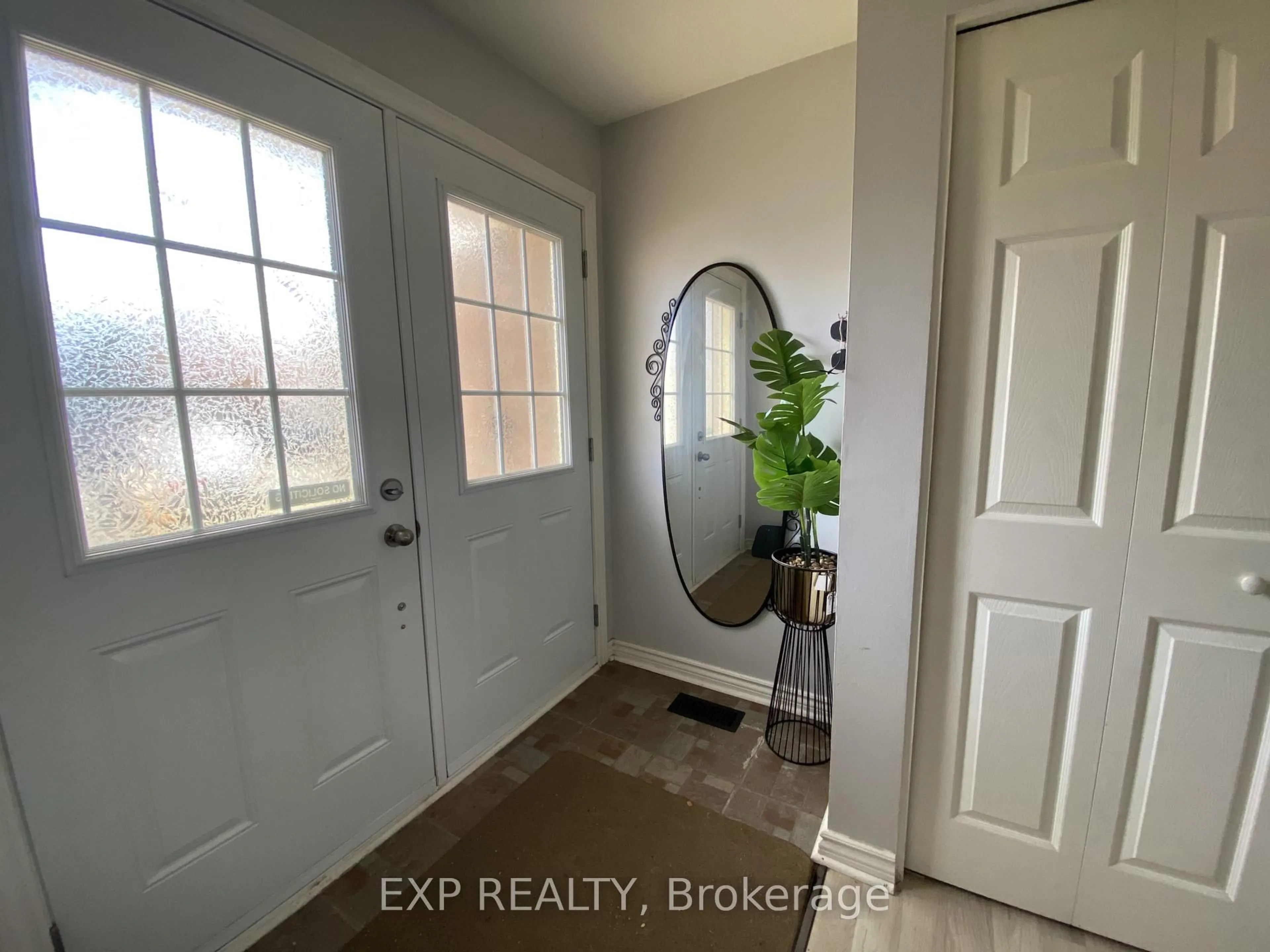 Indoor entryway for 415 Kintyre Private, Ottawa Ontario K2C 3M9