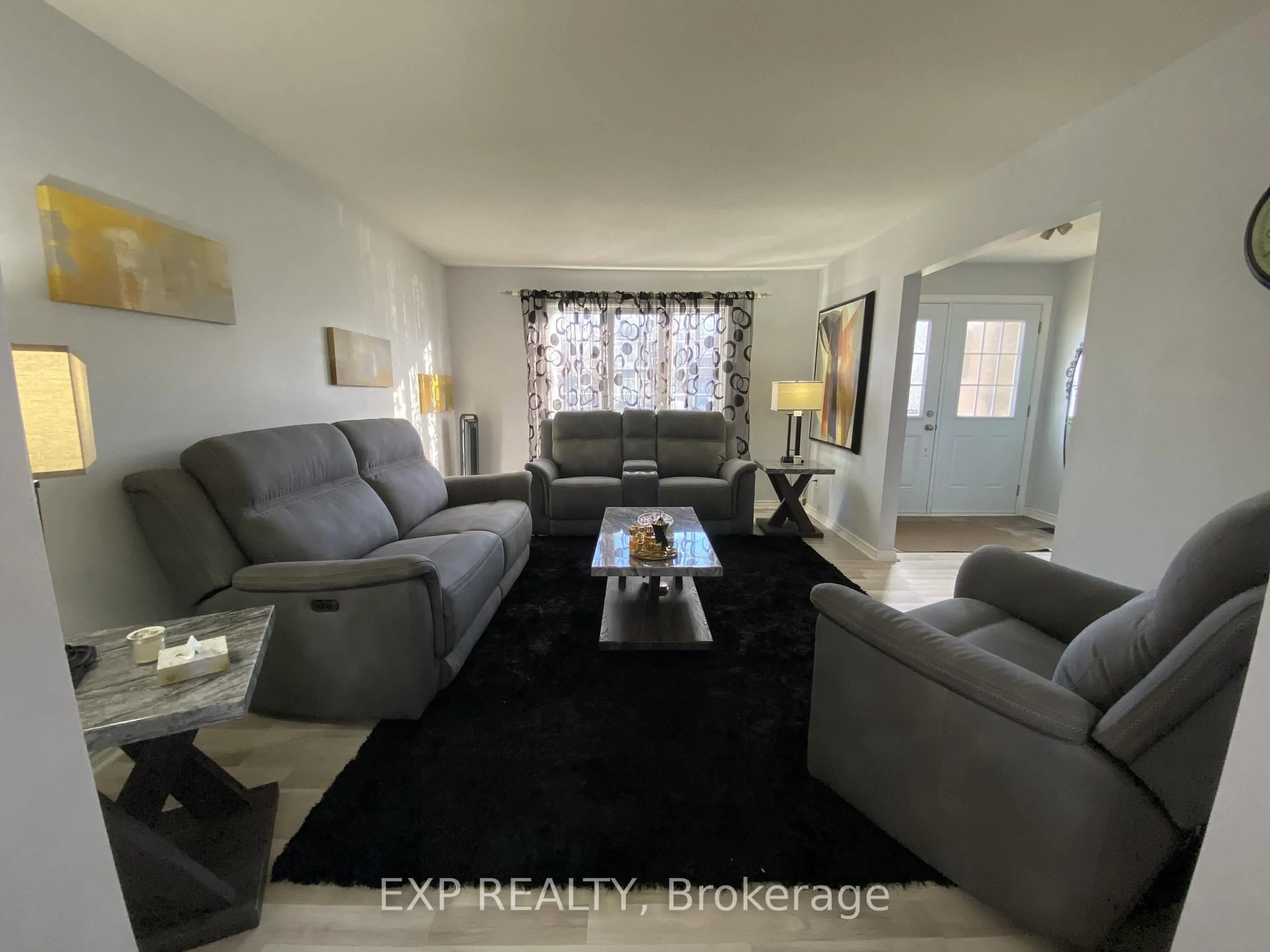 Living room with furniture, unknown for 415 Kintyre Private, Ottawa Ontario K2C 3M9