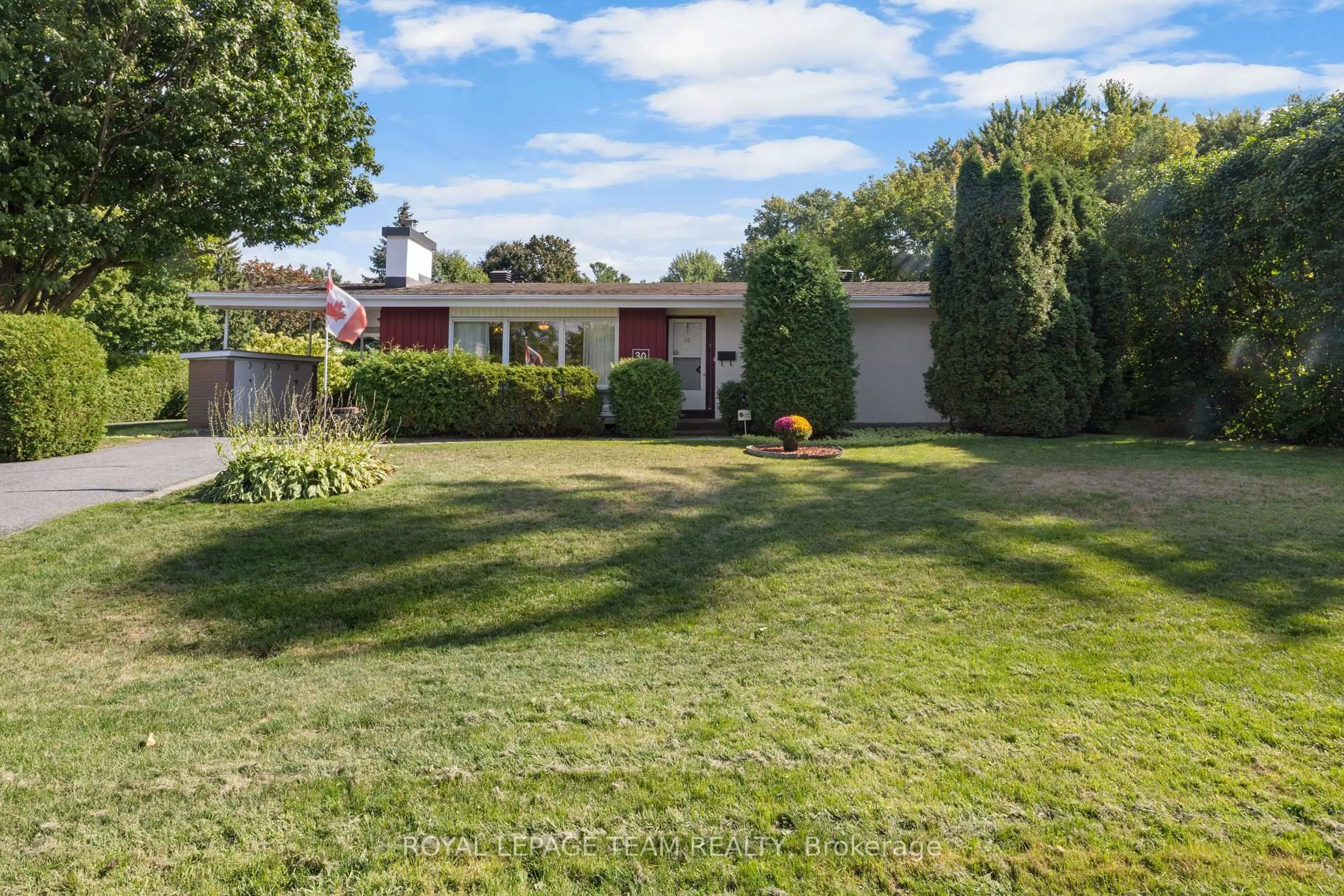 A pic from outside/outdoor area/front of a property/back of a property/a pic from drone, street for 30 Ellery Cres, Ottawa Ontario K2H 6M6