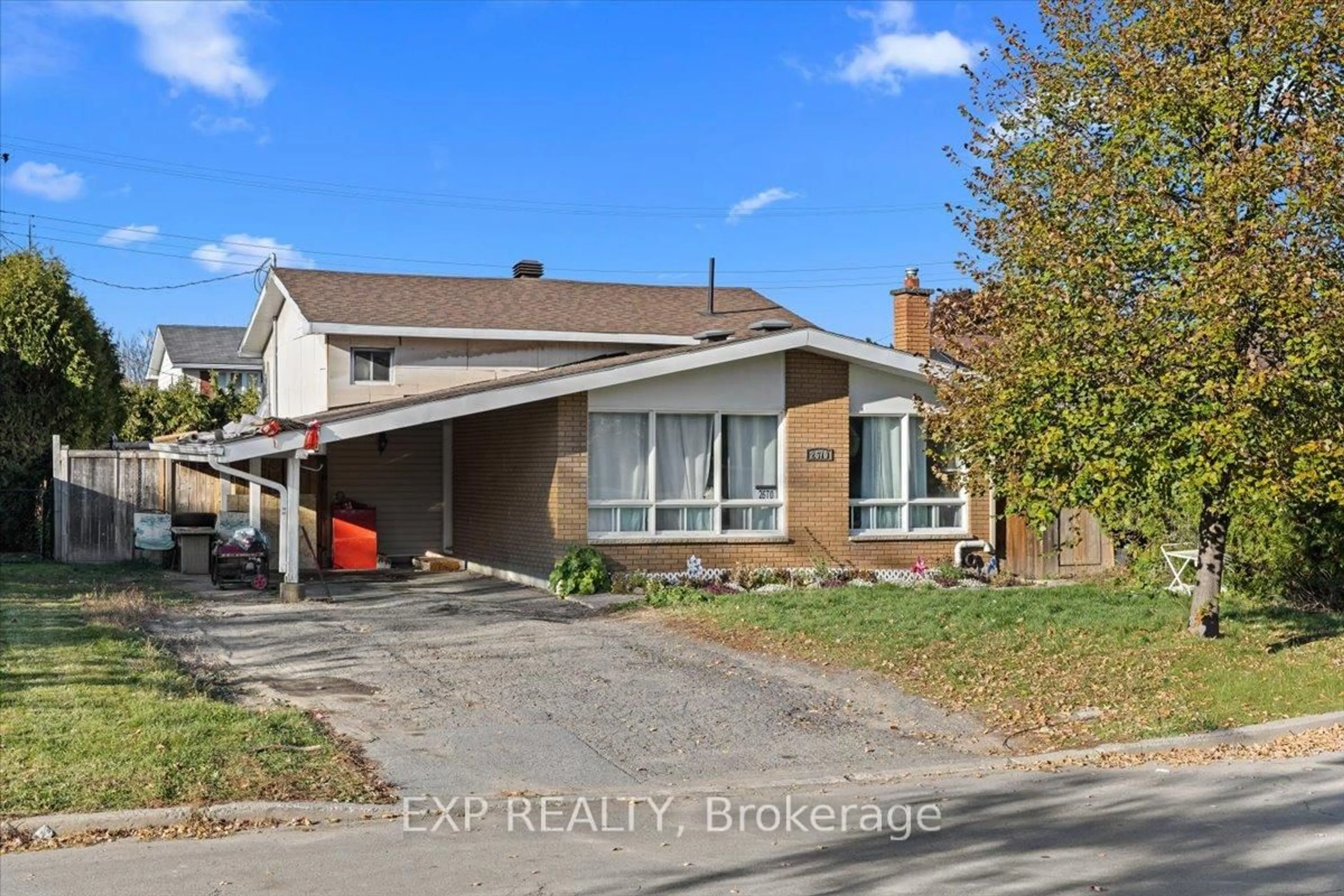 Home with brick exterior material, street for 2670 Stone Cres, Ottawa Ontario K2H 6Z1