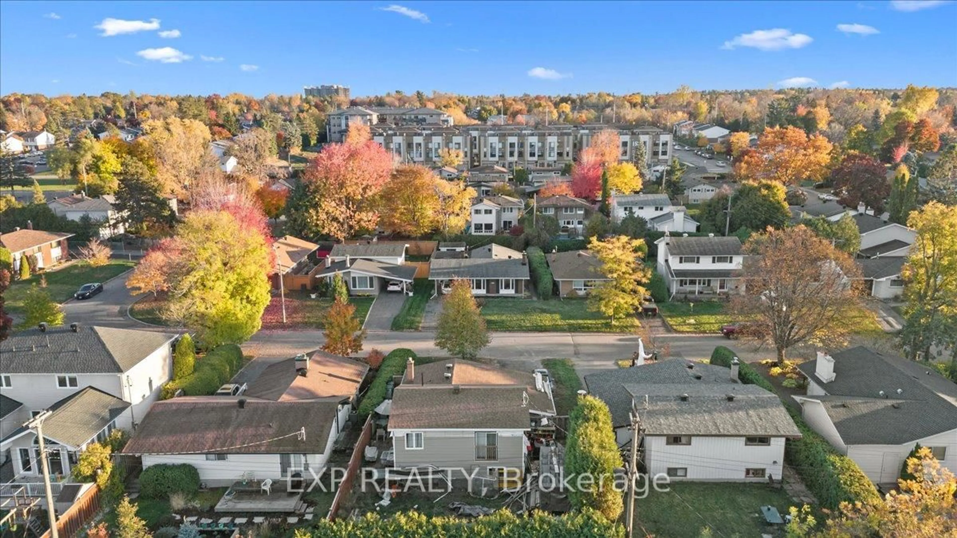 A pic from outside/outdoor area/front of a property/back of a property/a pic from drone, city buildings view from balcony for 2670 Stone Cres, Ottawa Ontario K2H 6Z1