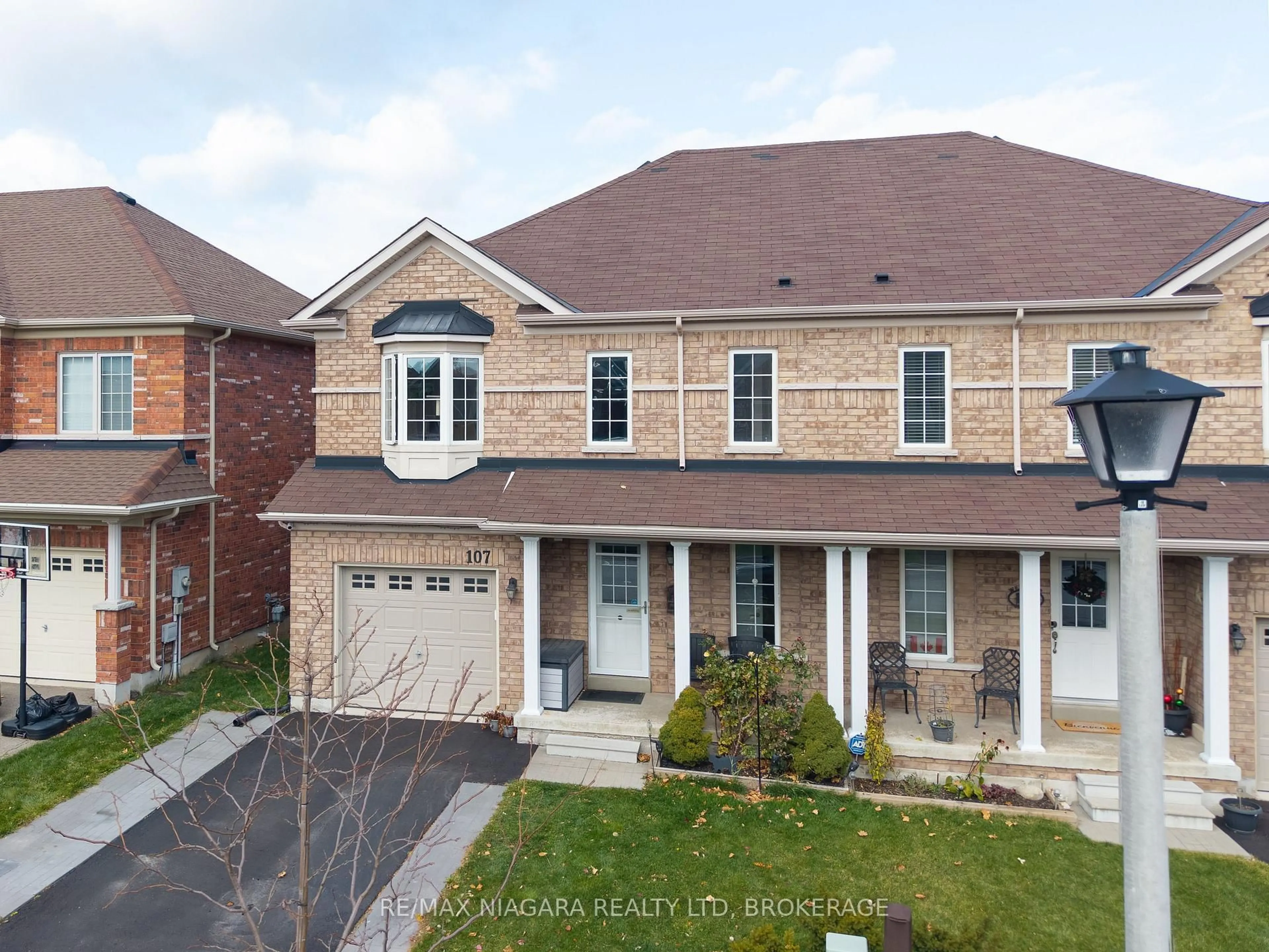 A pic from outside/outdoor area/front of a property/back of a property/a pic from drone, street for 107 Keith Cres, Niagara-on-the-Lake Ontario L0S 1J0