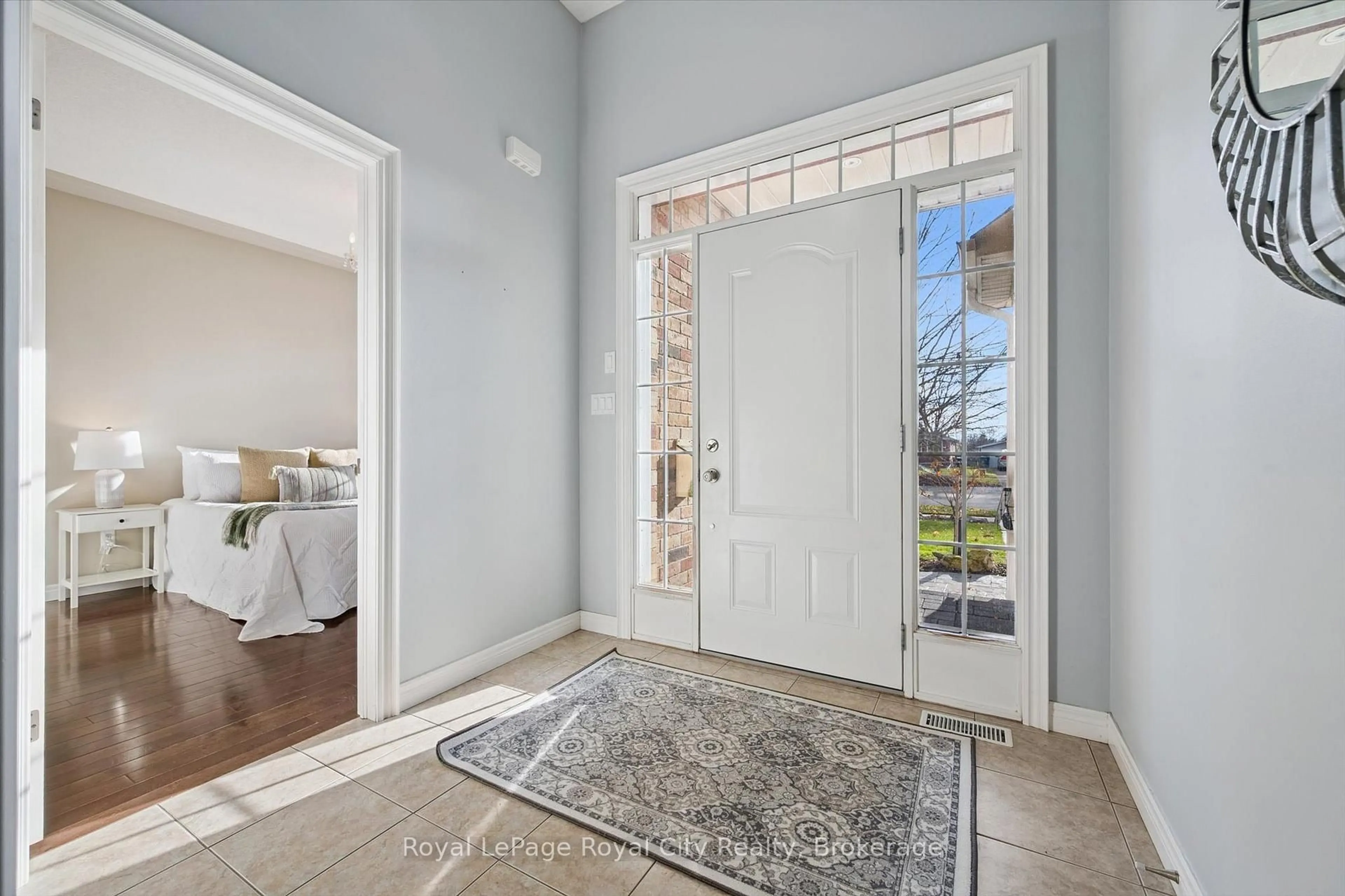 Indoor entryway for 60A Eastview Rd, Guelph Ontario N1E 1Z6