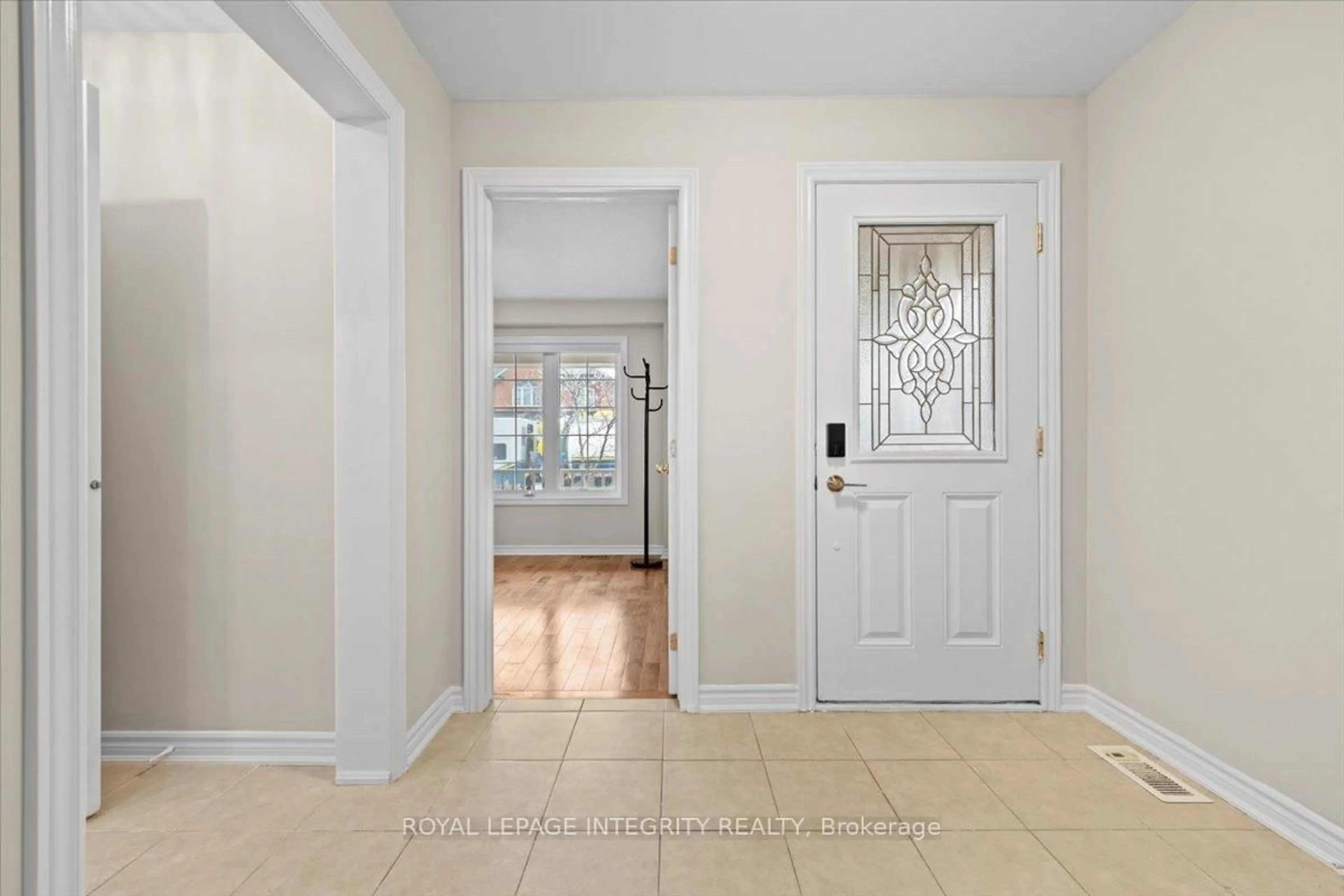 Indoor entryway for 578 Sunlit Circ, Ottawa Ontario K4A 0V4